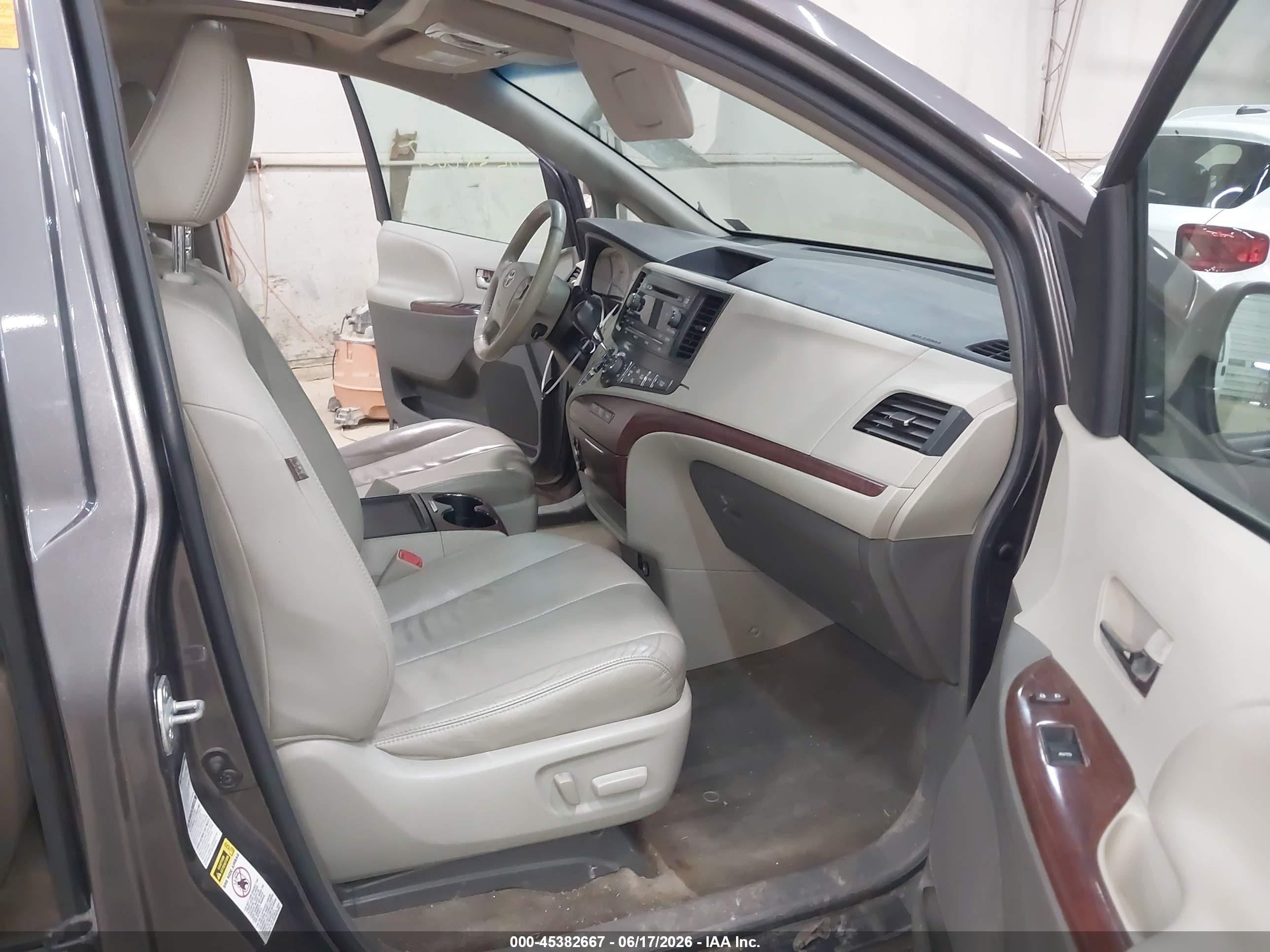 2013 Toyota Sienna Xle 7 Passenger Gray vin: 5TDDK3DC9DS055065