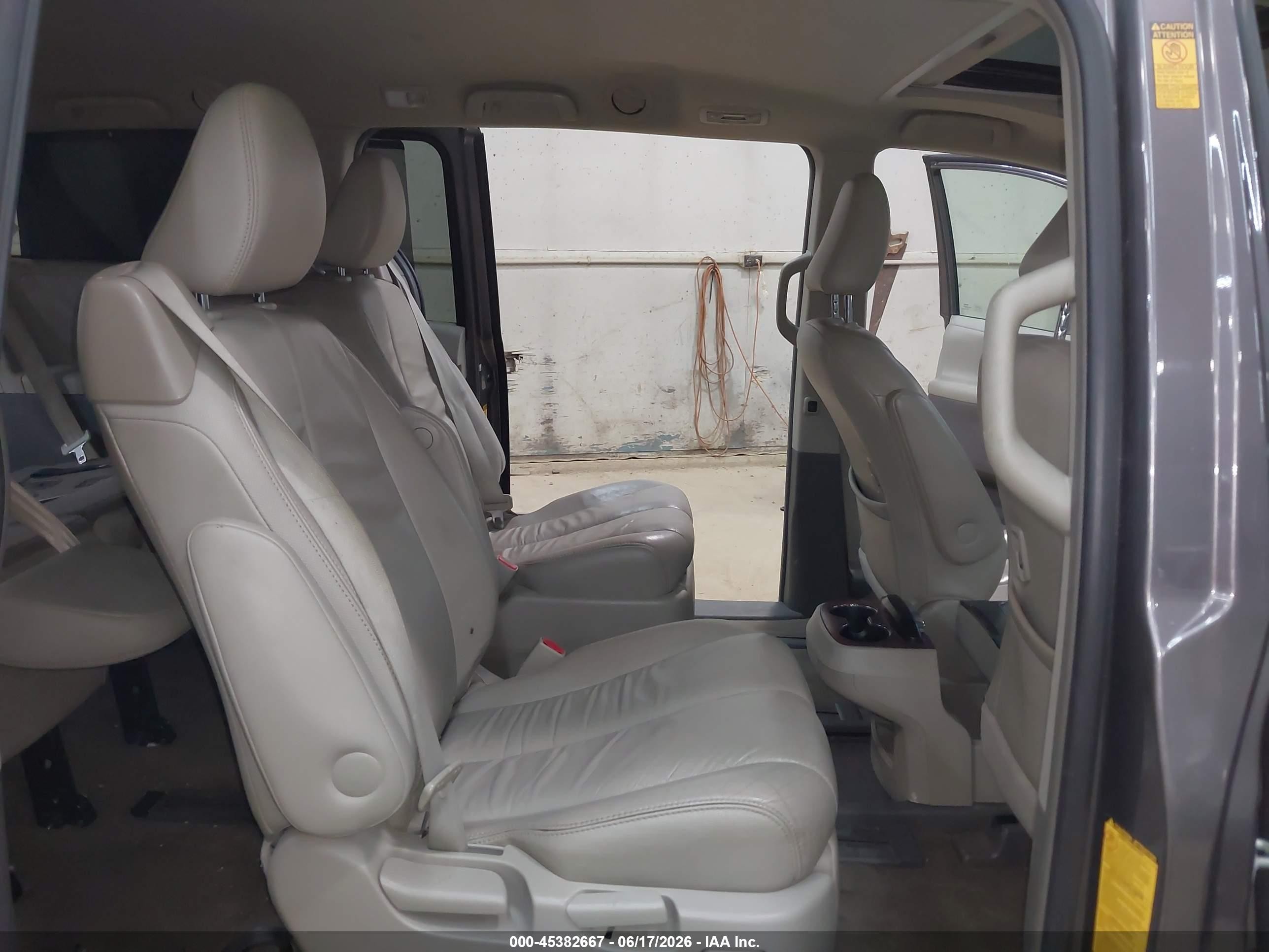 2013 Toyota Sienna Xle 7 Passenger Gray vin: 5TDDK3DC9DS055065