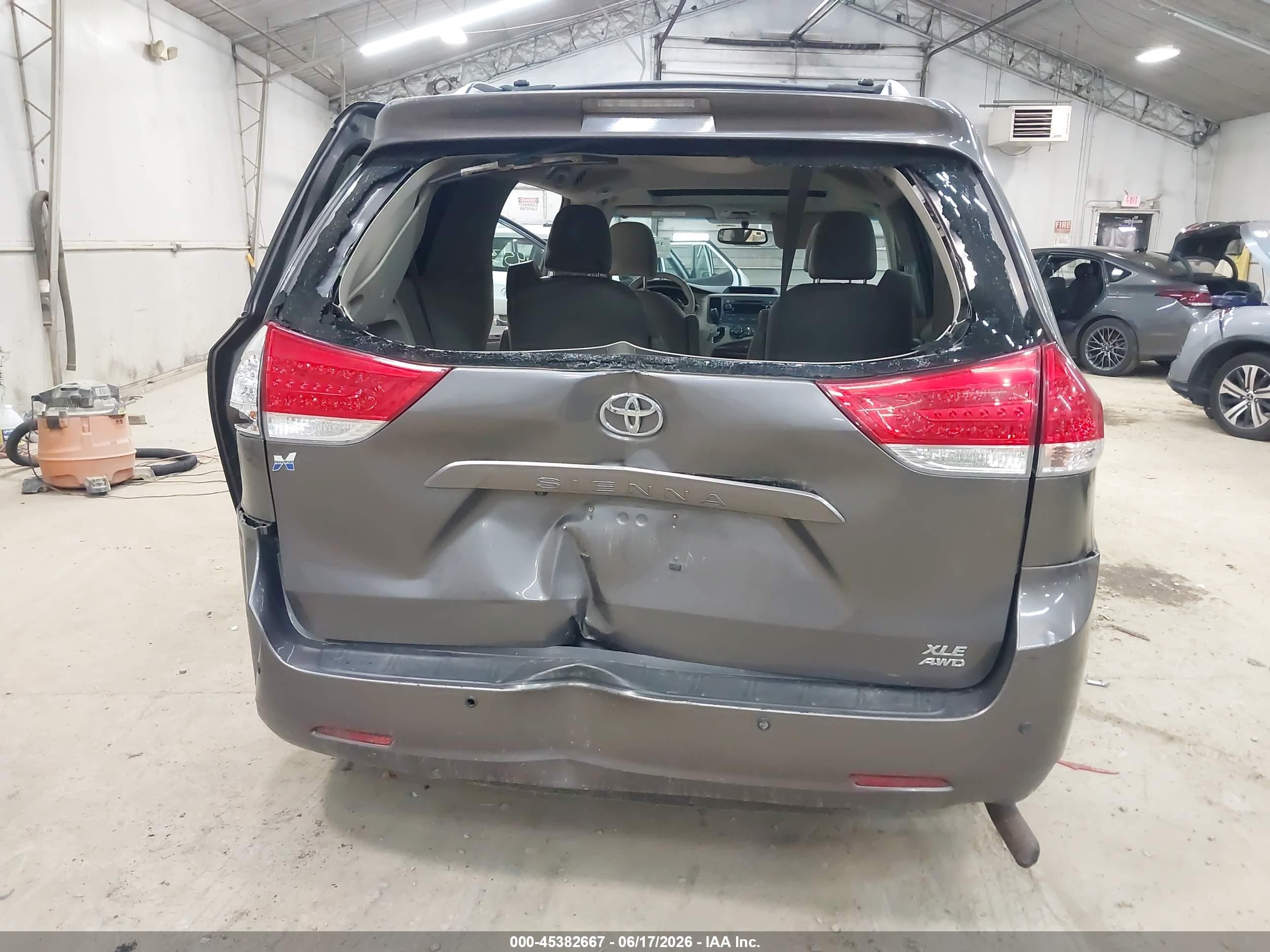 2013 Toyota Sienna Xle 7 Passenger Gray vin: 5TDDK3DC9DS055065