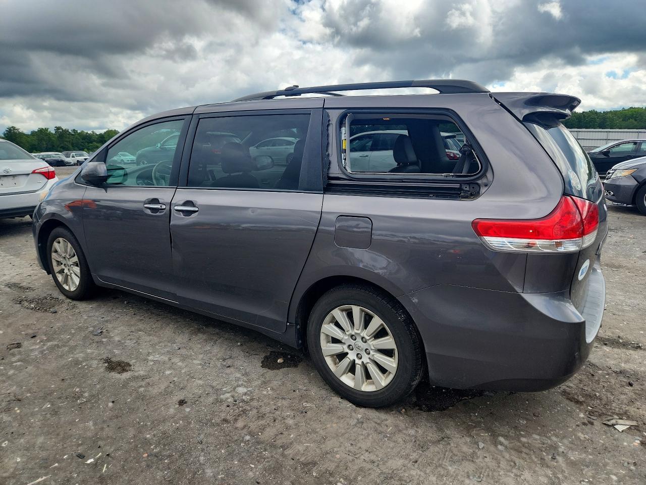 2013 Toyota Sienna Xle 7-passenger Серый vin: 5TDDK3DC9DS061013
