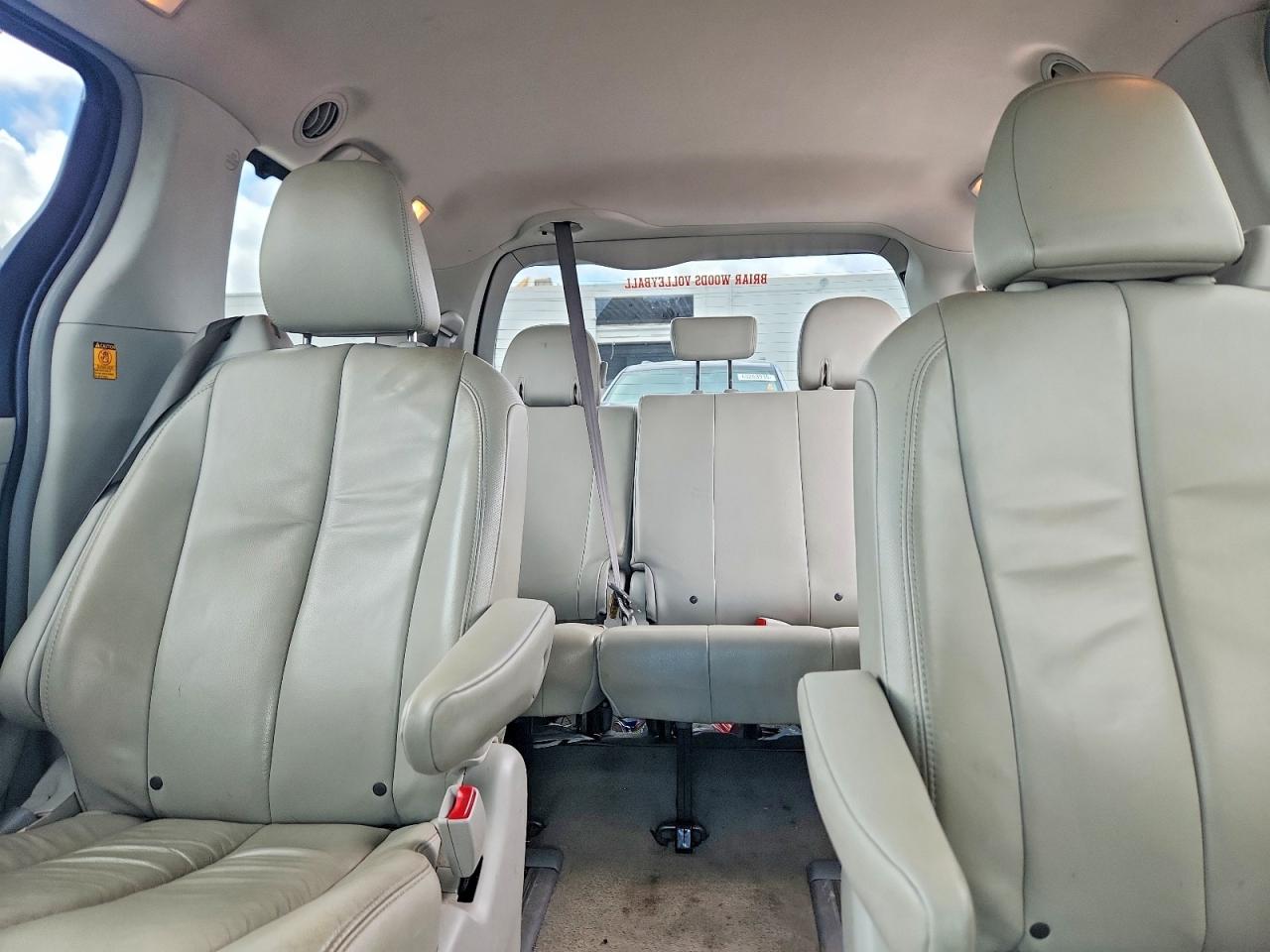 2013 Toyota Sienna Xle 7-passenger Серый vin: 5TDDK3DC9DS061013