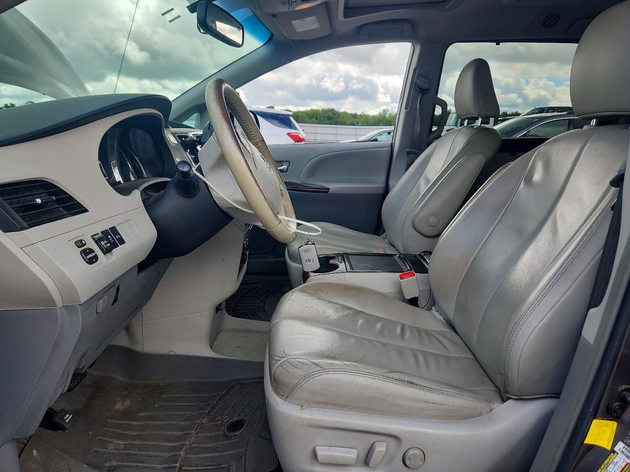 2013 Toyota Sienna Xle 7-passenger Серый vin: 5TDDK3DC9DS061013