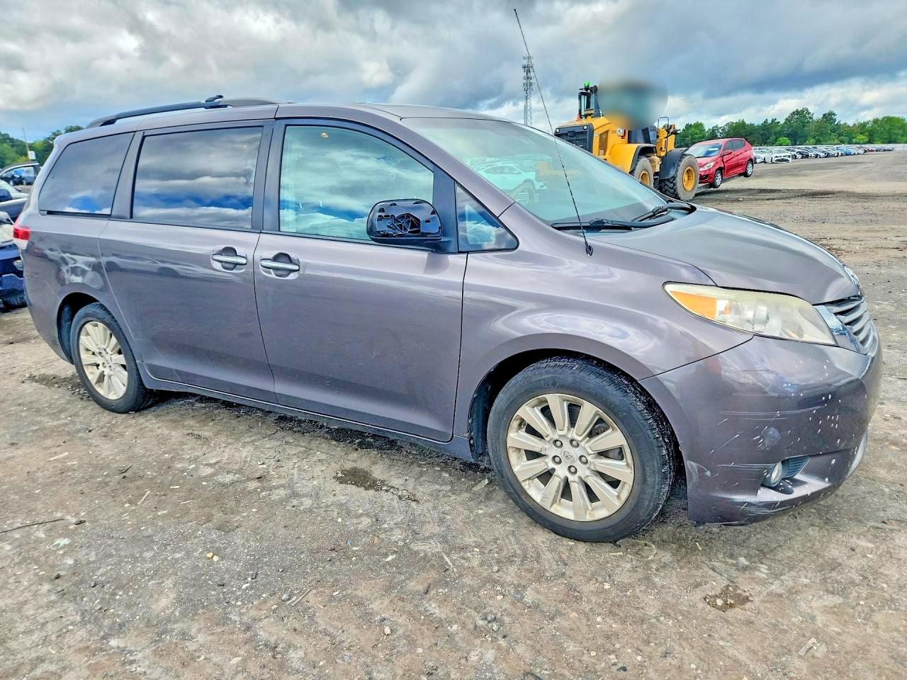 2013 Toyota Sienna Xle 7-passenger Серый vin: 5TDDK3DC9DS061013