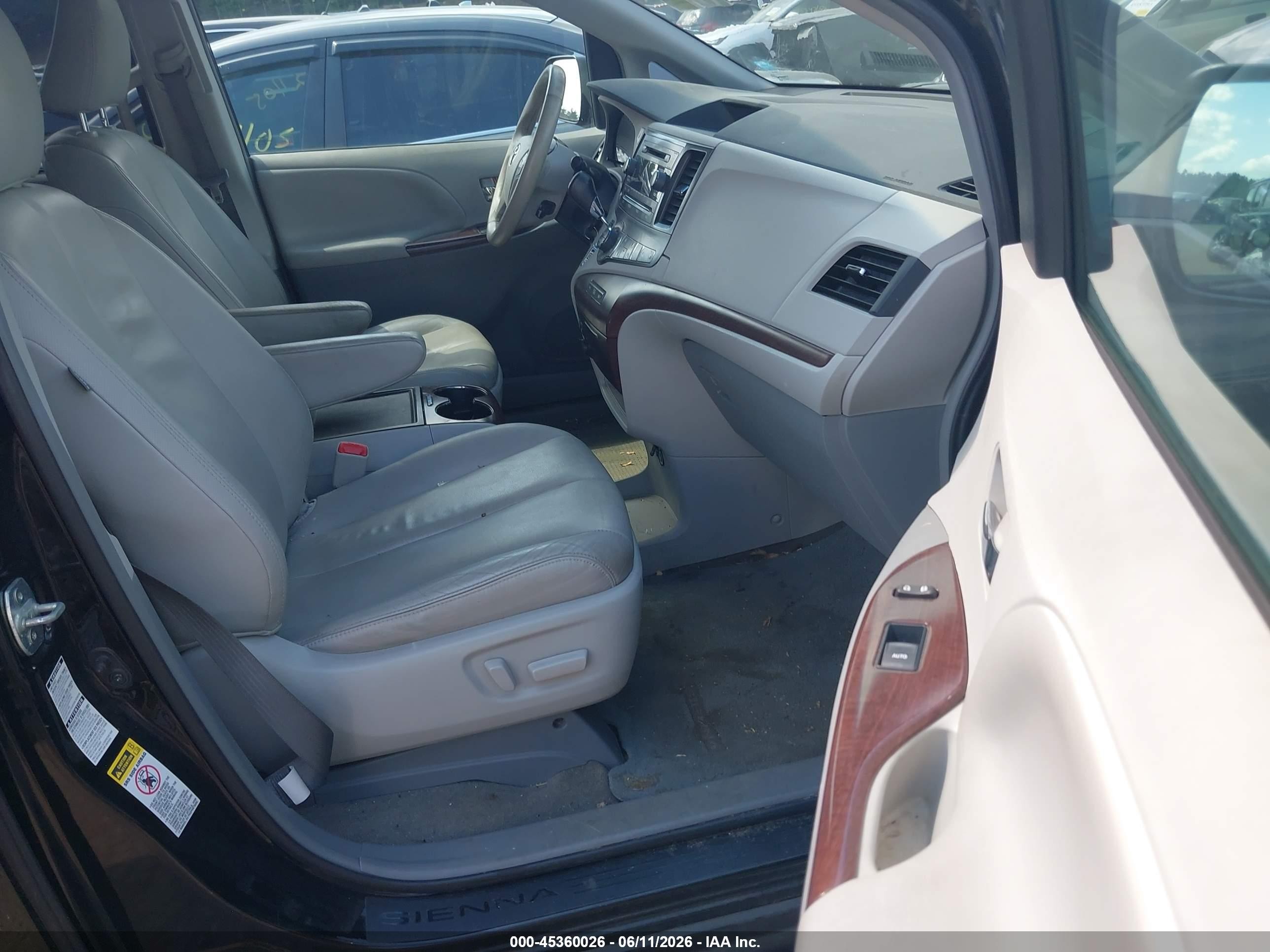 2013 Toyota Sienna Xle 7 Passenger Black vin: 5TDDK3DC9DS067684