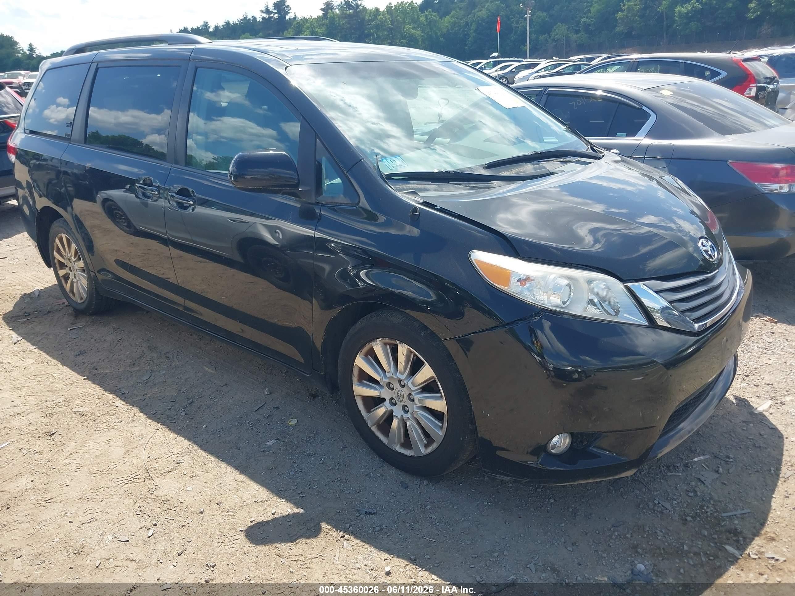 2013 Toyota Sienna Xle 7 Passenger Black vin: 5TDDK3DC9DS067684