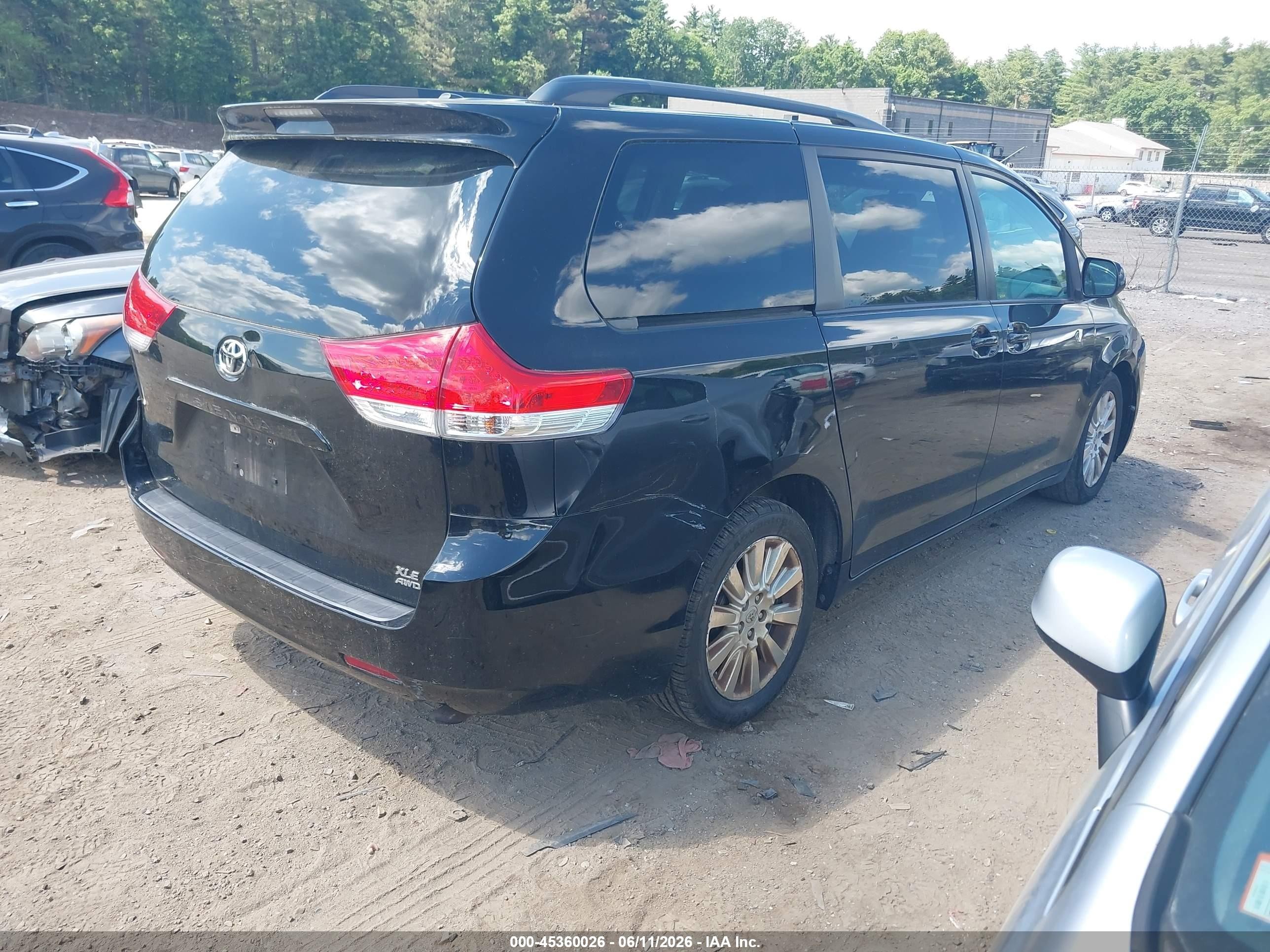 2013 Toyota Sienna Xle 7 Passenger Black vin: 5TDDK3DC9DS067684
