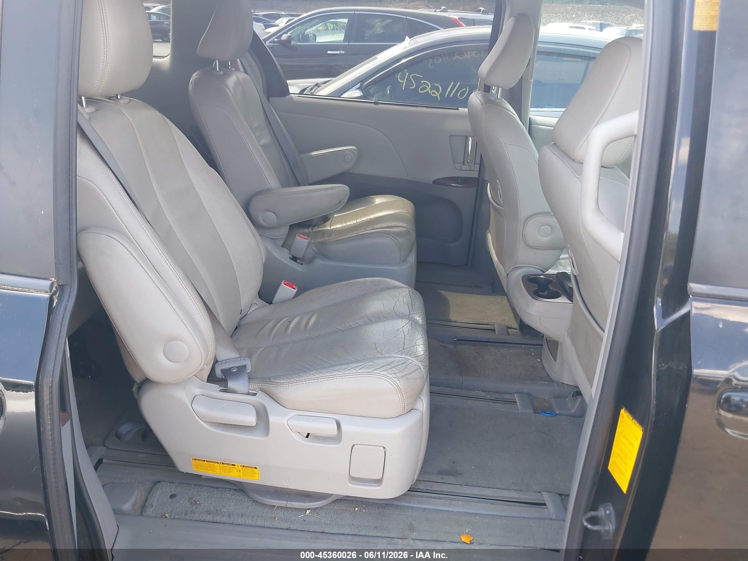 2013 Toyota Sienna Xle 7 Passenger Black vin: 5TDDK3DC9DS067684
