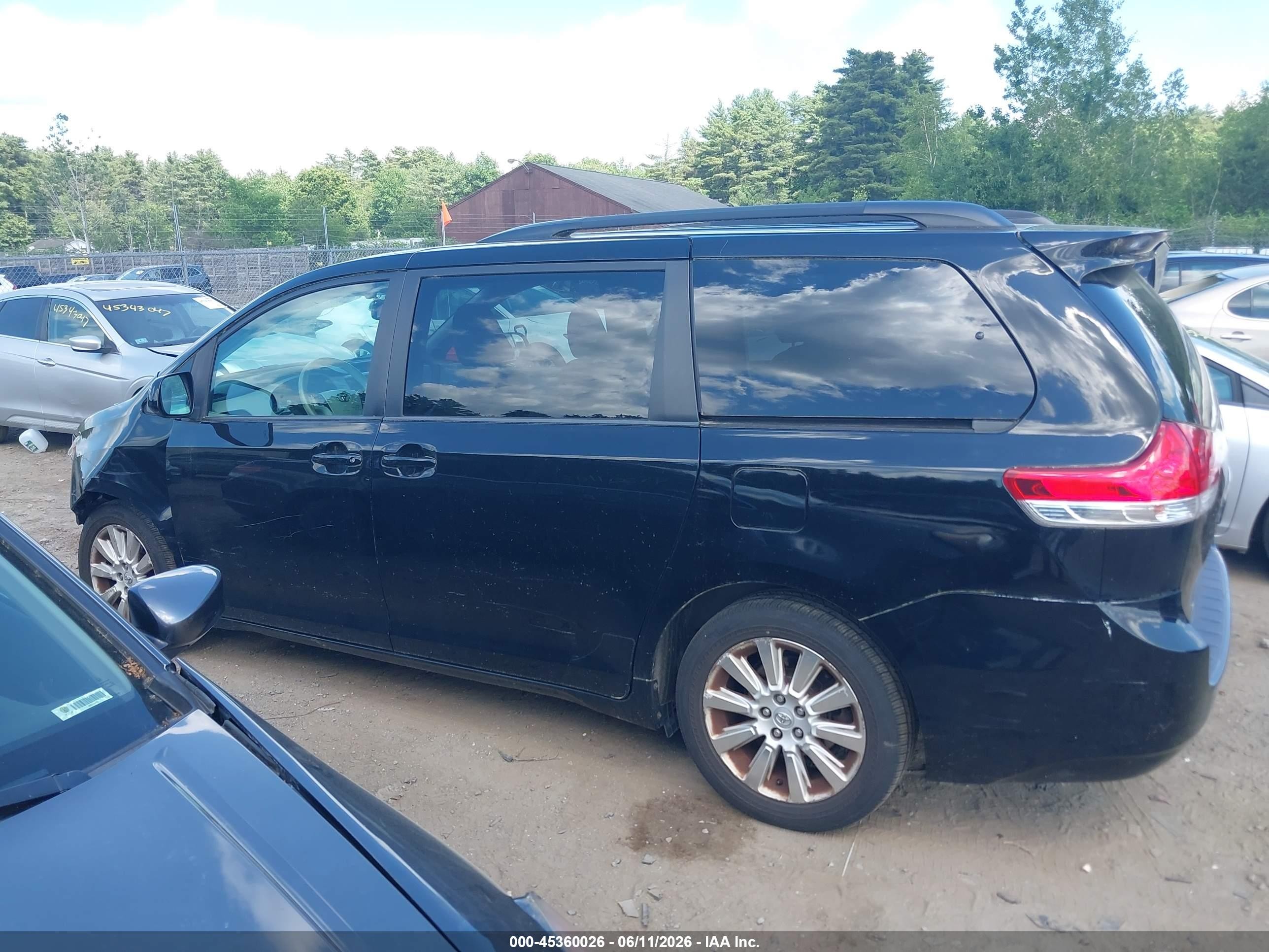 2013 Toyota Sienna Xle 7 Passenger Black vin: 5TDDK3DC9DS067684
