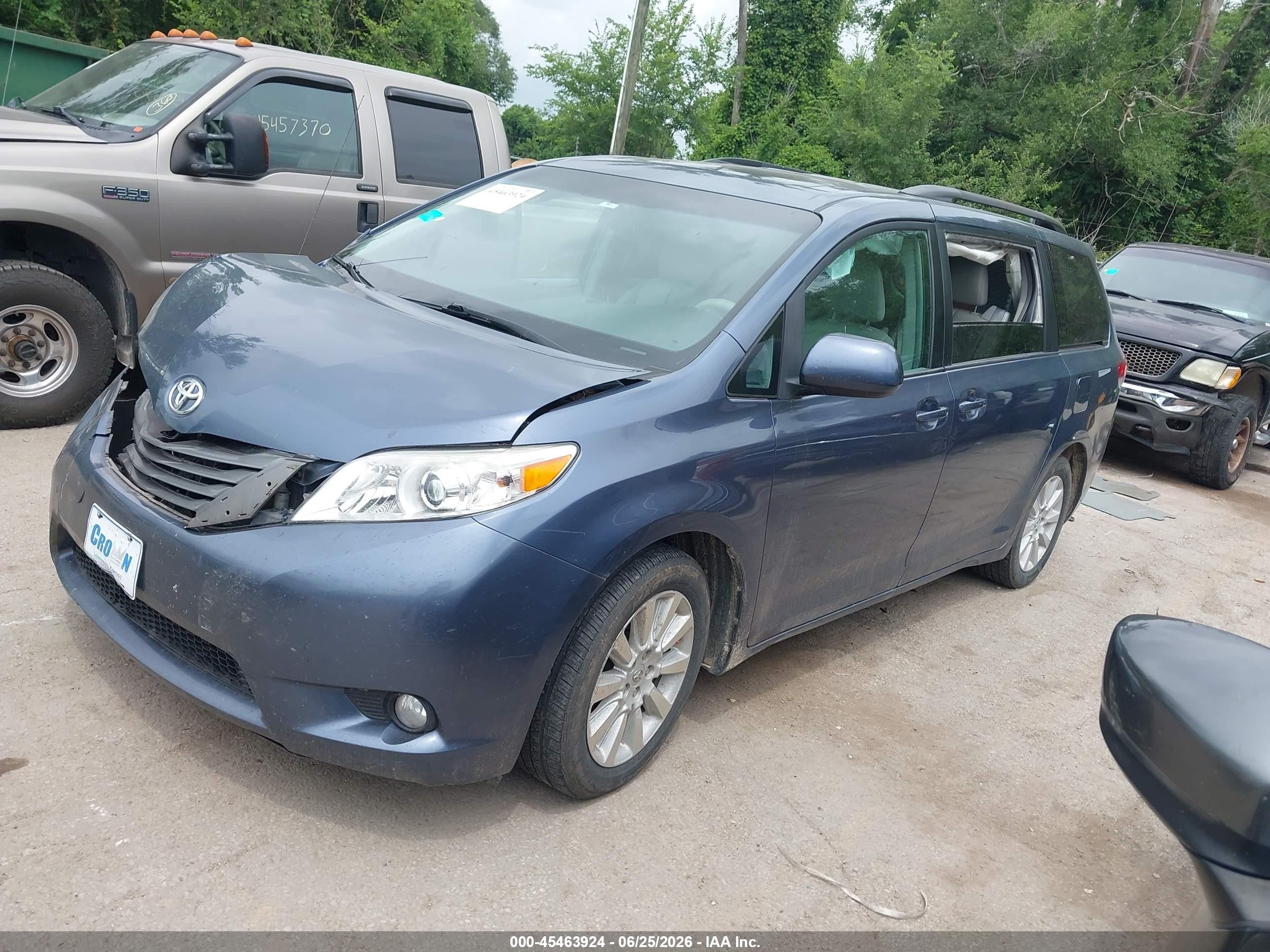 2013 Toyota Sienna Xle 7 Passenger Blue vin: 5TDDK3DC9DS069600