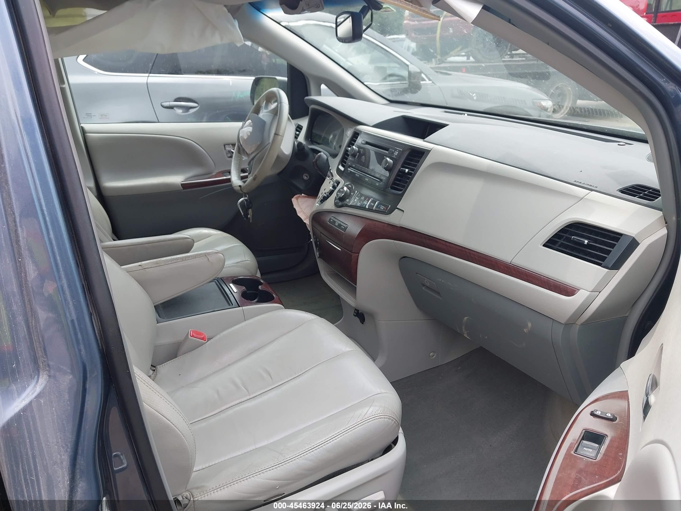 2013 Toyota Sienna Xle 7 Passenger Blue vin: 5TDDK3DC9DS069600