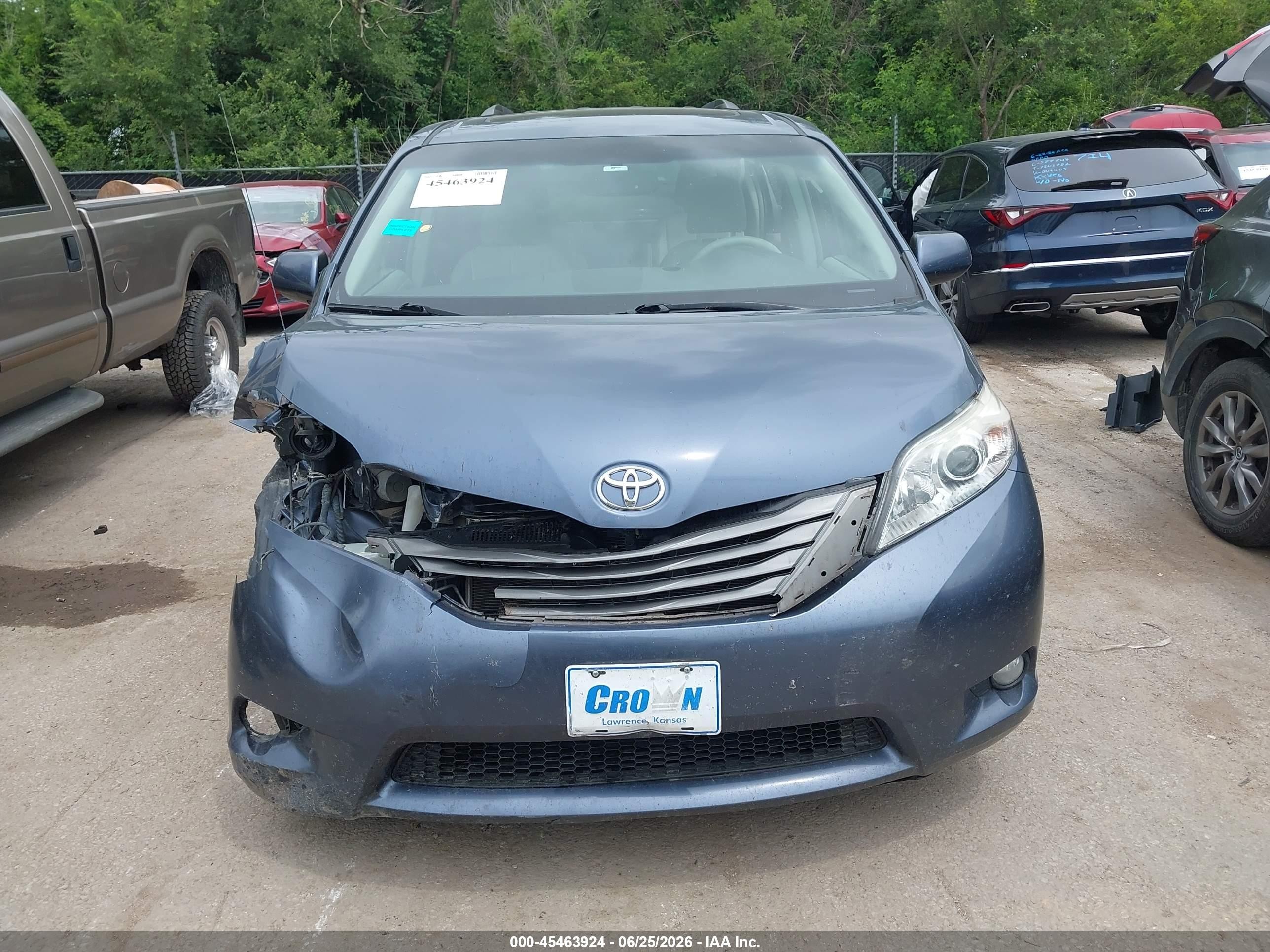 2013 Toyota Sienna Xle 7 Passenger Blue vin: 5TDDK3DC9DS069600