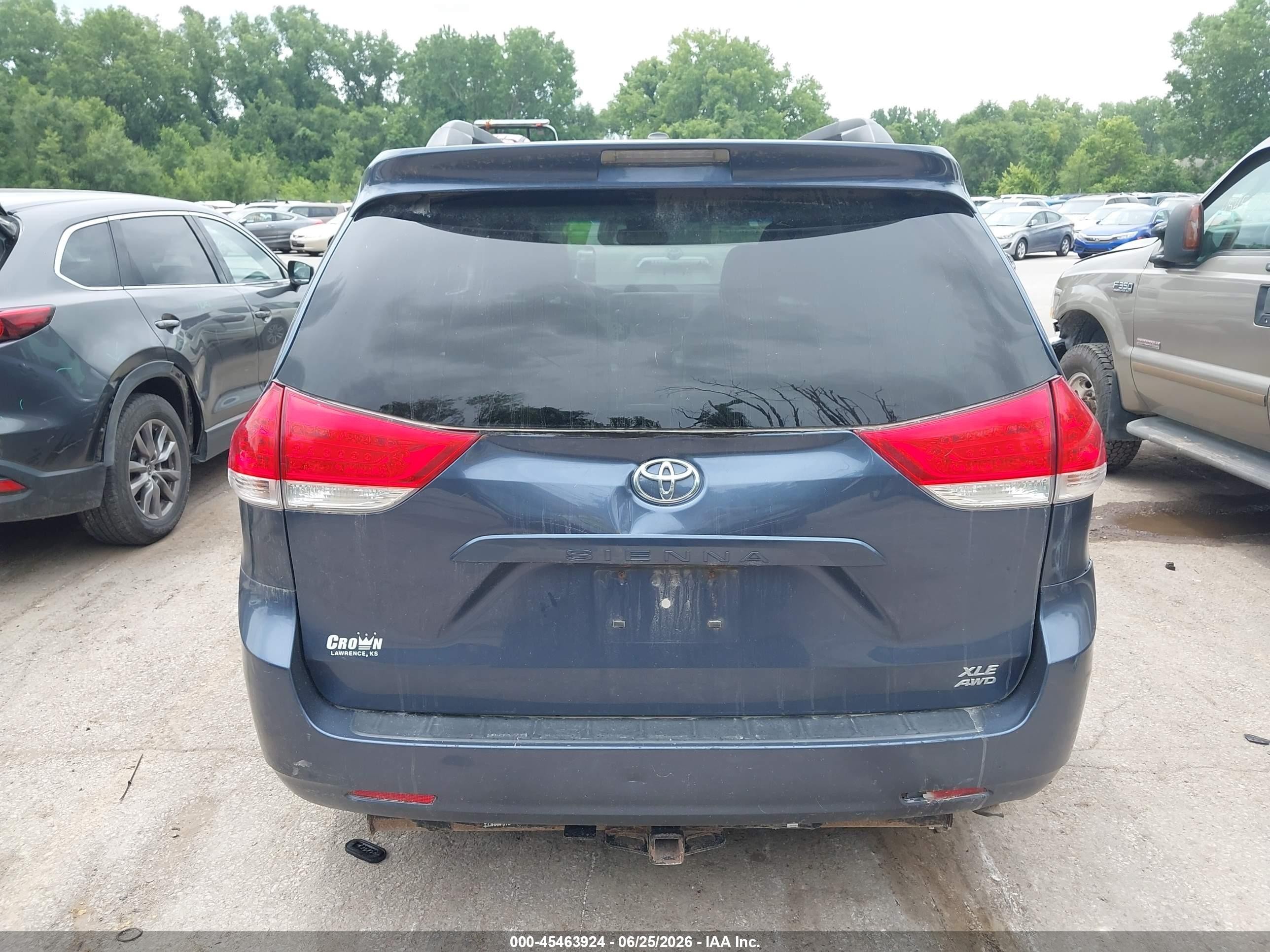 2013 Toyota Sienna Xle 7 Passenger Blue vin: 5TDDK3DC9DS069600