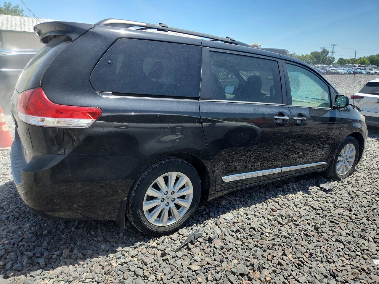 2014 Toyota Sienna Xle 7-passenger Black vin: 5TDDK3DC9ES091307