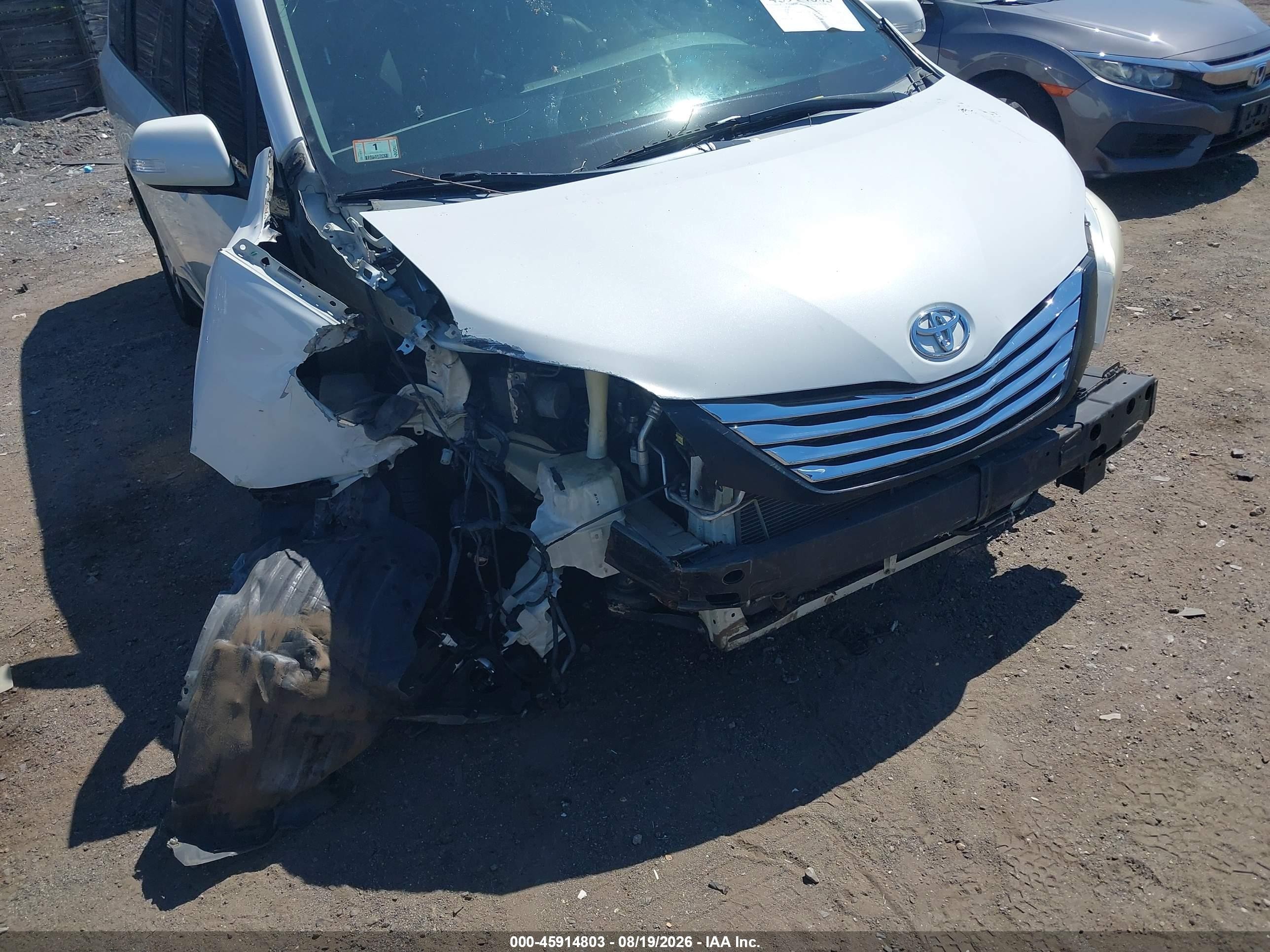 2015 Toyota Sienna Limited Premium 7 Passenger Белый vin: 5TDDK3DC9FS112531