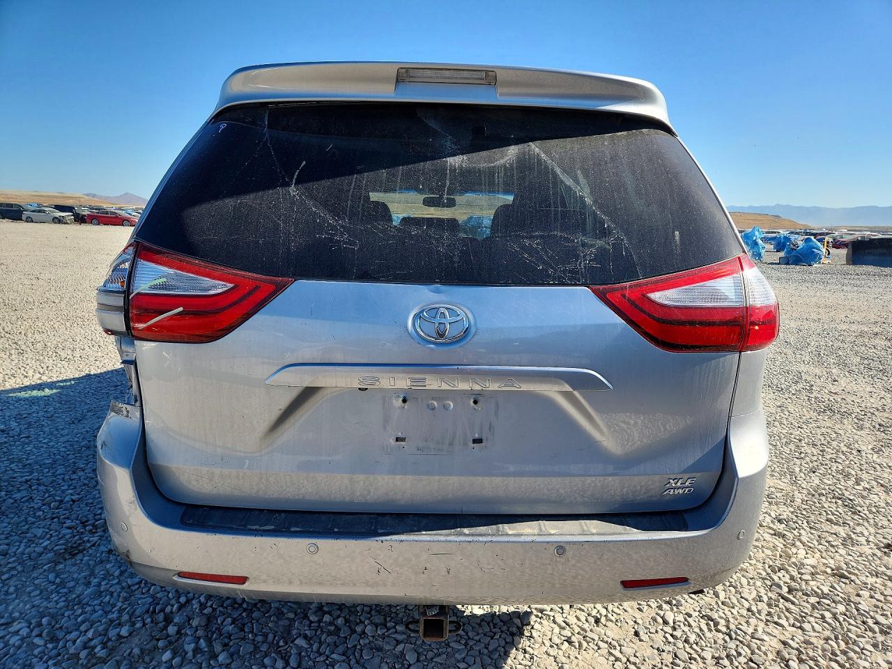 2015 Toyota Sienna Xle 7-passenger Серебряный vin: 5TDDK3DC9FS117180