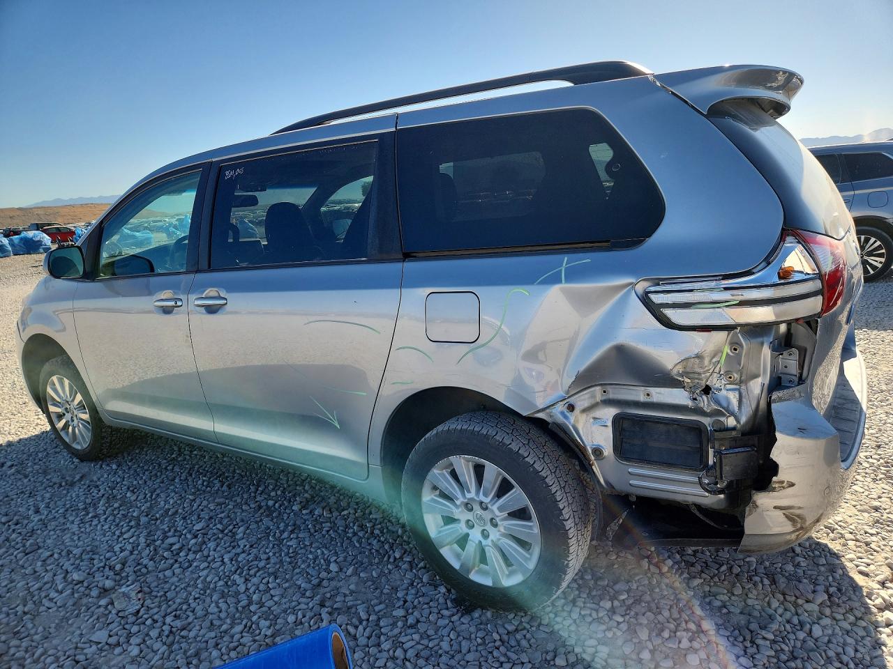 2015 Toyota Sienna Xle 7-passenger Серебряный vin: 5TDDK3DC9FS117180