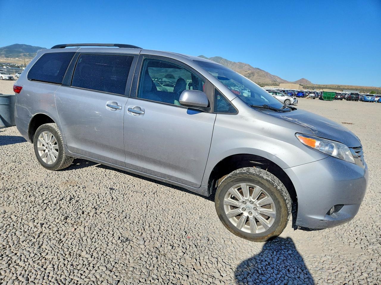 2015 Toyota Sienna Xle 7-passenger Серебряный vin: 5TDDK3DC9FS117180