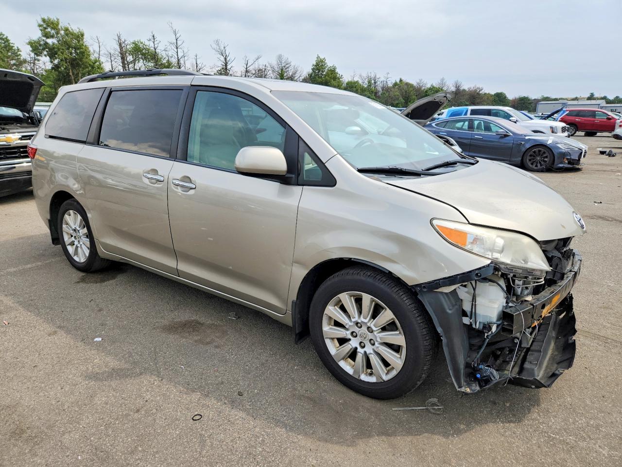 2015 Toyota Sienna Xle 7-passenger Beige vin: 5TDDK3DC9FS121777