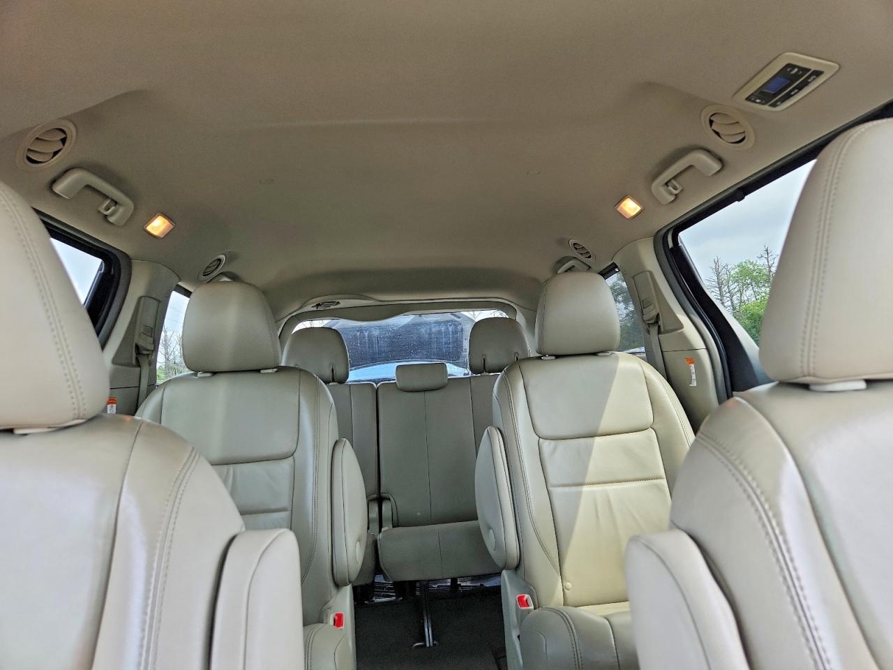 2015 Toyota Sienna Xle 7-passenger Beige vin: 5TDDK3DC9FS121777