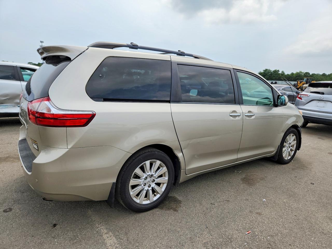 2015 Toyota Sienna Xle 7-passenger Beige vin: 5TDDK3DC9FS121777
