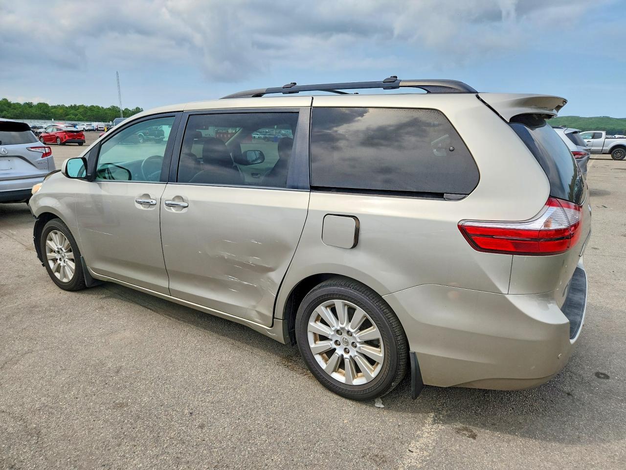 2015 Toyota Sienna Xle 7-passenger Beige vin: 5TDDK3DC9FS121777