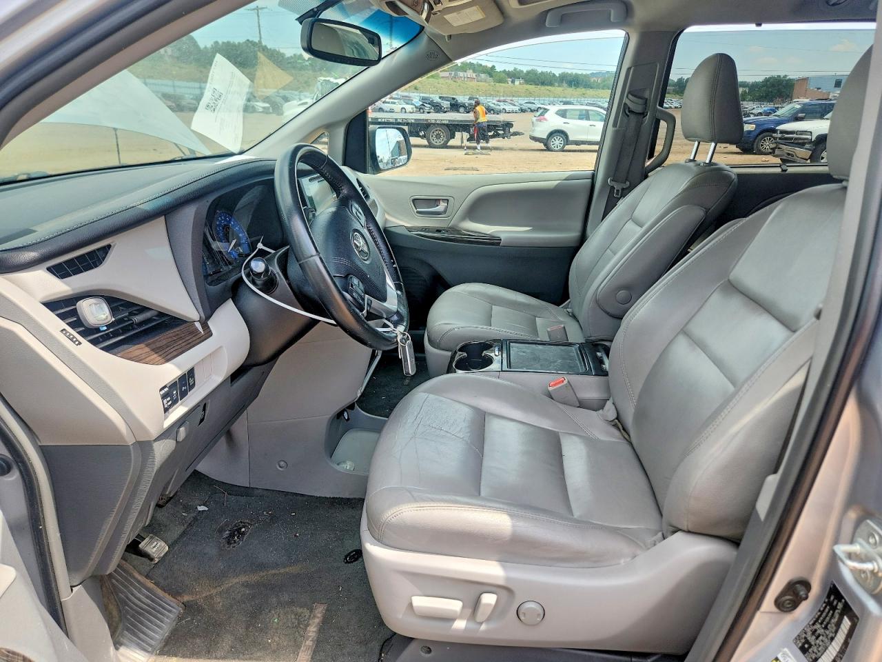 2015 Toyota Sienna Xle Premium 7-passenger Silver vin: 5TDDK3DC9FS124341