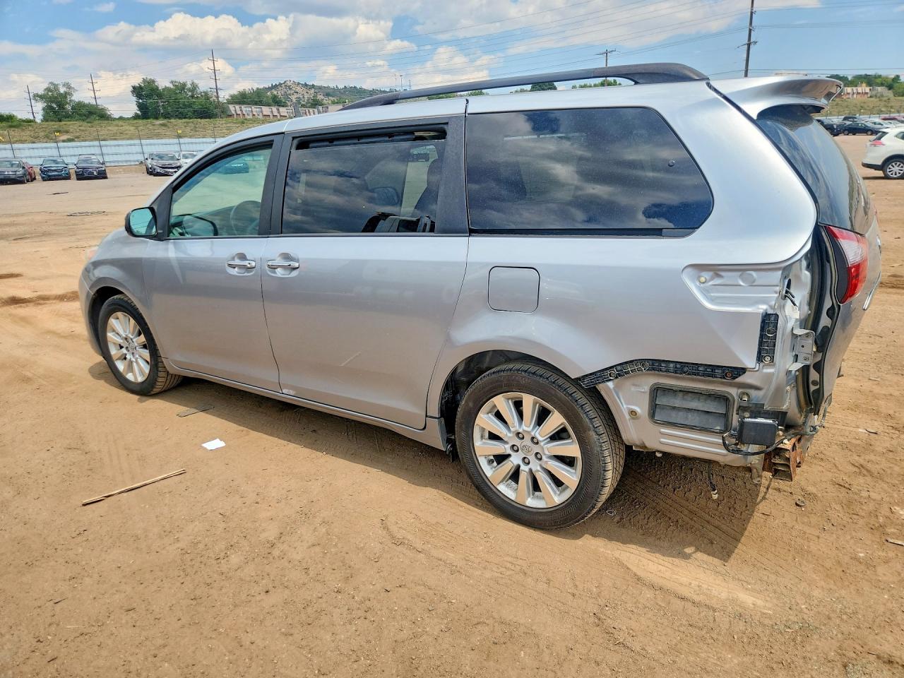 2015 Toyota Sienna Xle Premium 7-passenger Silver vin: 5TDDK3DC9FS124341