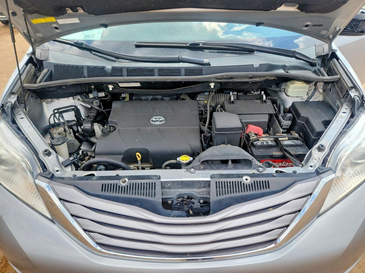2015 Toyota Sienna Xle Premium 7-passenger Silver vin: 5TDDK3DC9FS124341