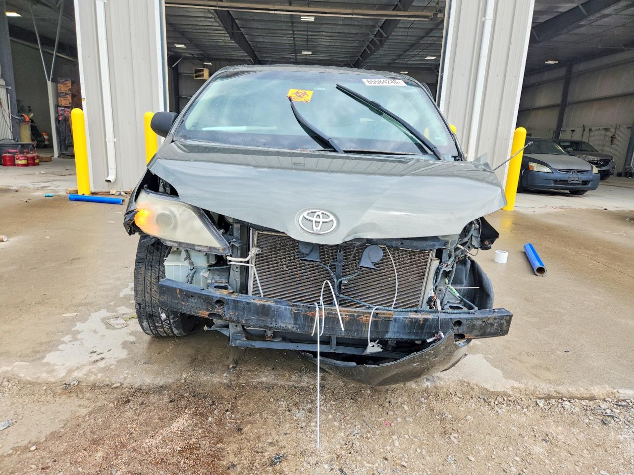2011 Toyota Sienna Xle 7-passenger Серый vin: 5TDDK3DCXBS005675