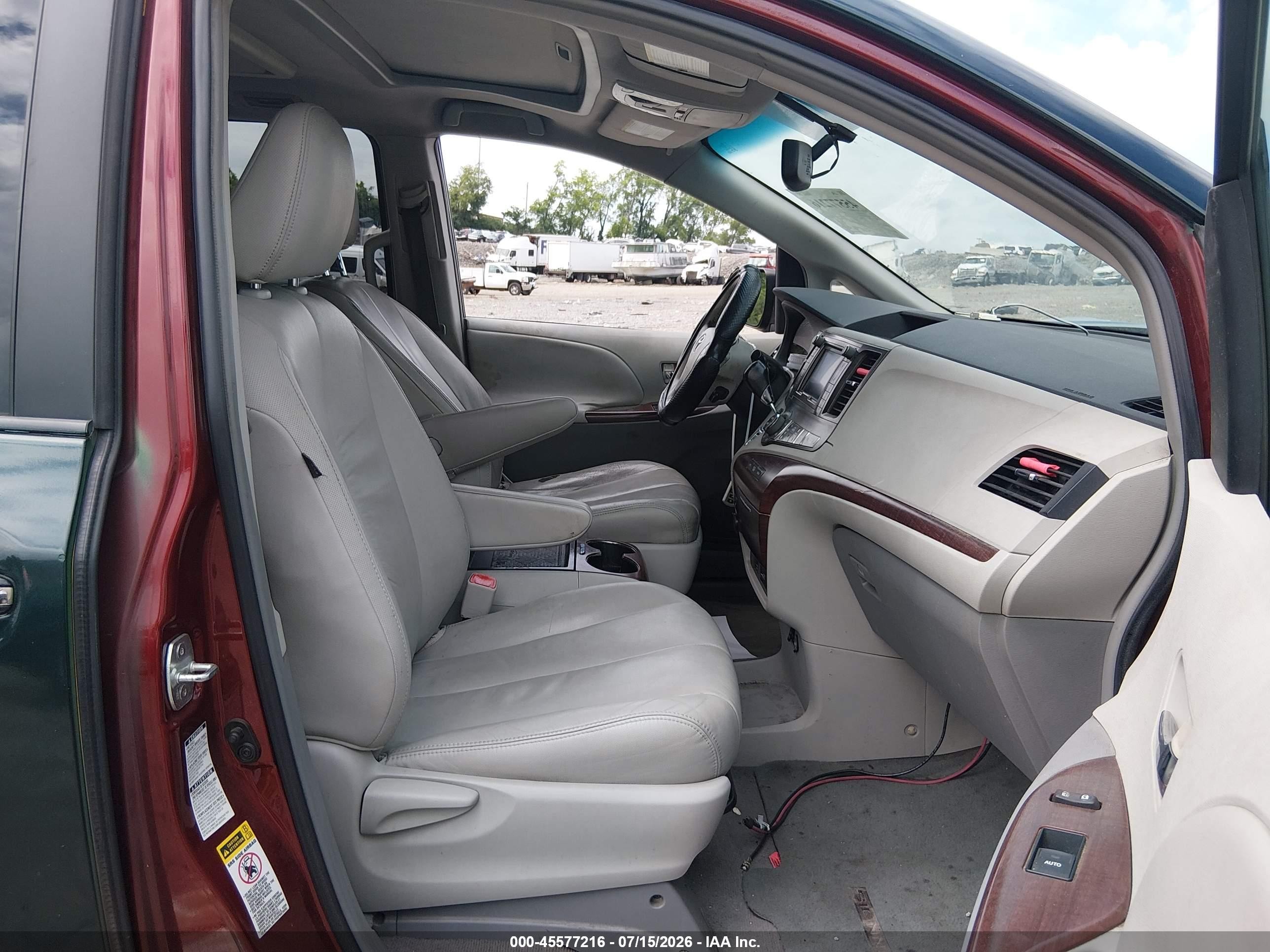 2011 Toyota Sienna Xle Green vin: 5TDDK3DCXBS007331