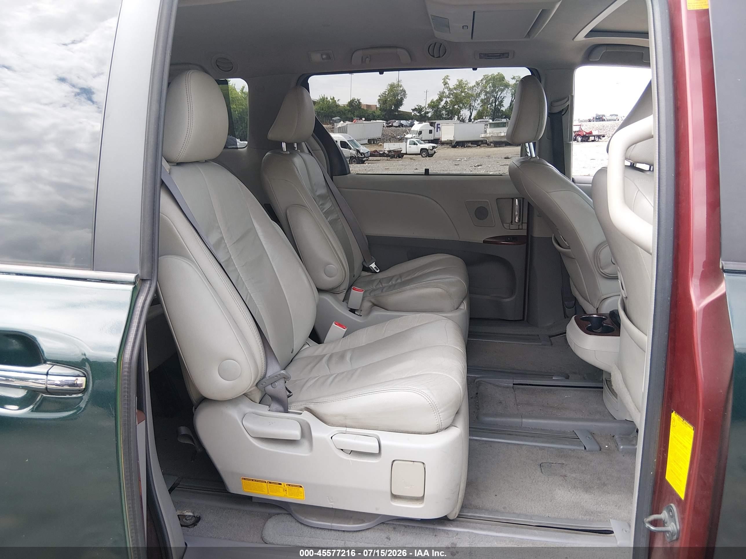 2011 Toyota Sienna Xle Green vin: 5TDDK3DCXBS007331