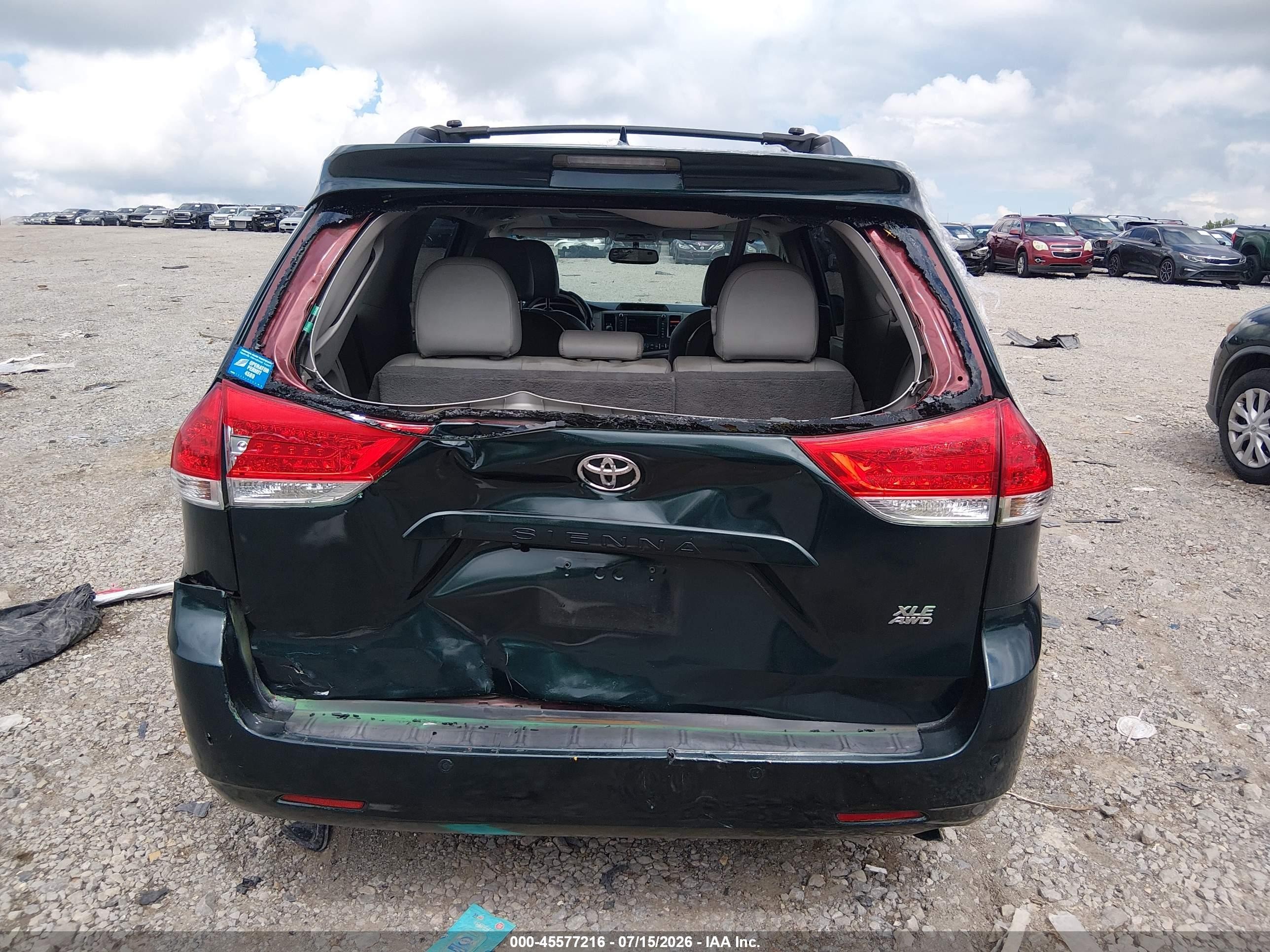 2011 Toyota Sienna Xle Green vin: 5TDDK3DCXBS007331