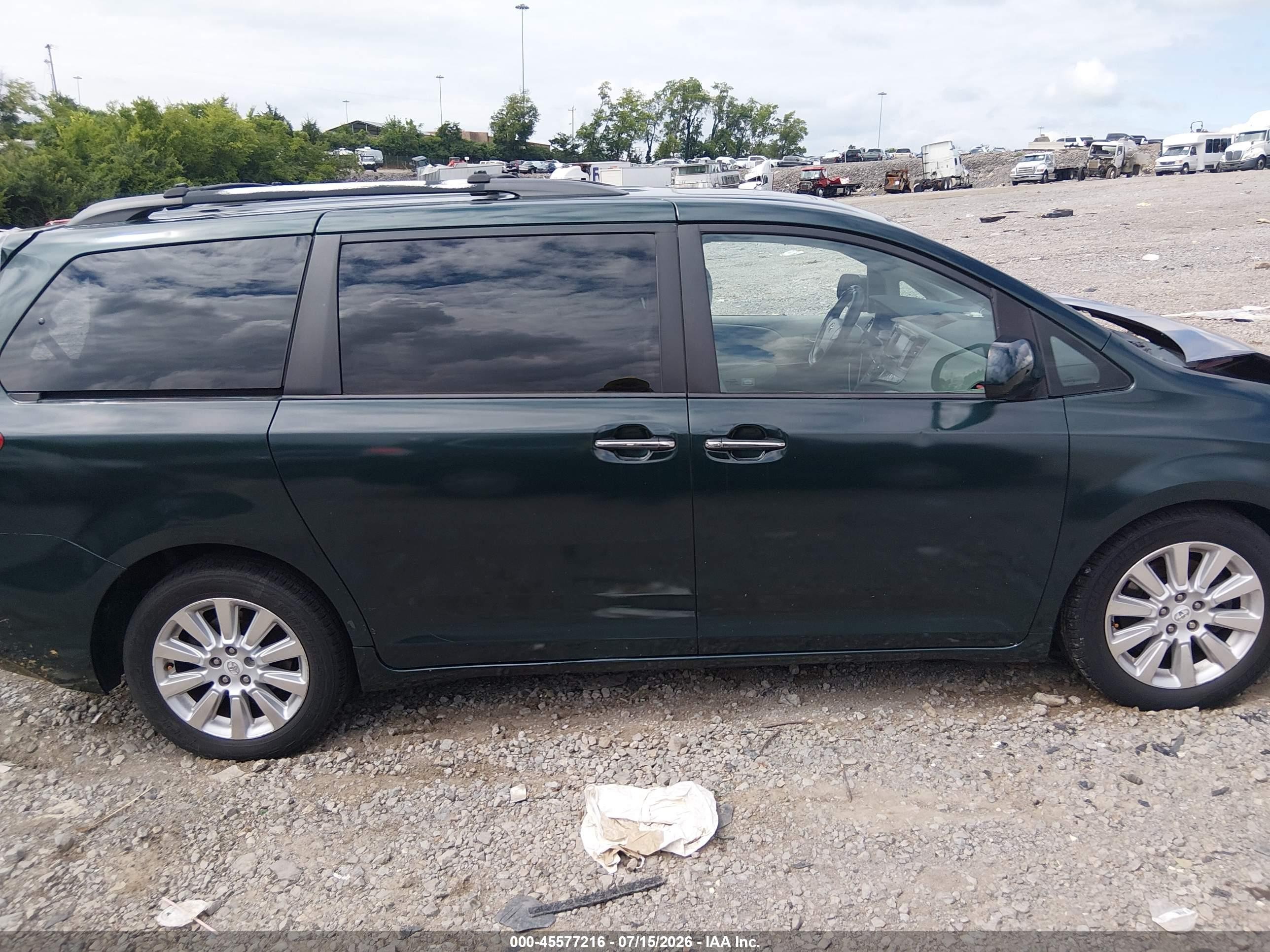 2011 Toyota Sienna Xle Green vin: 5TDDK3DCXBS007331