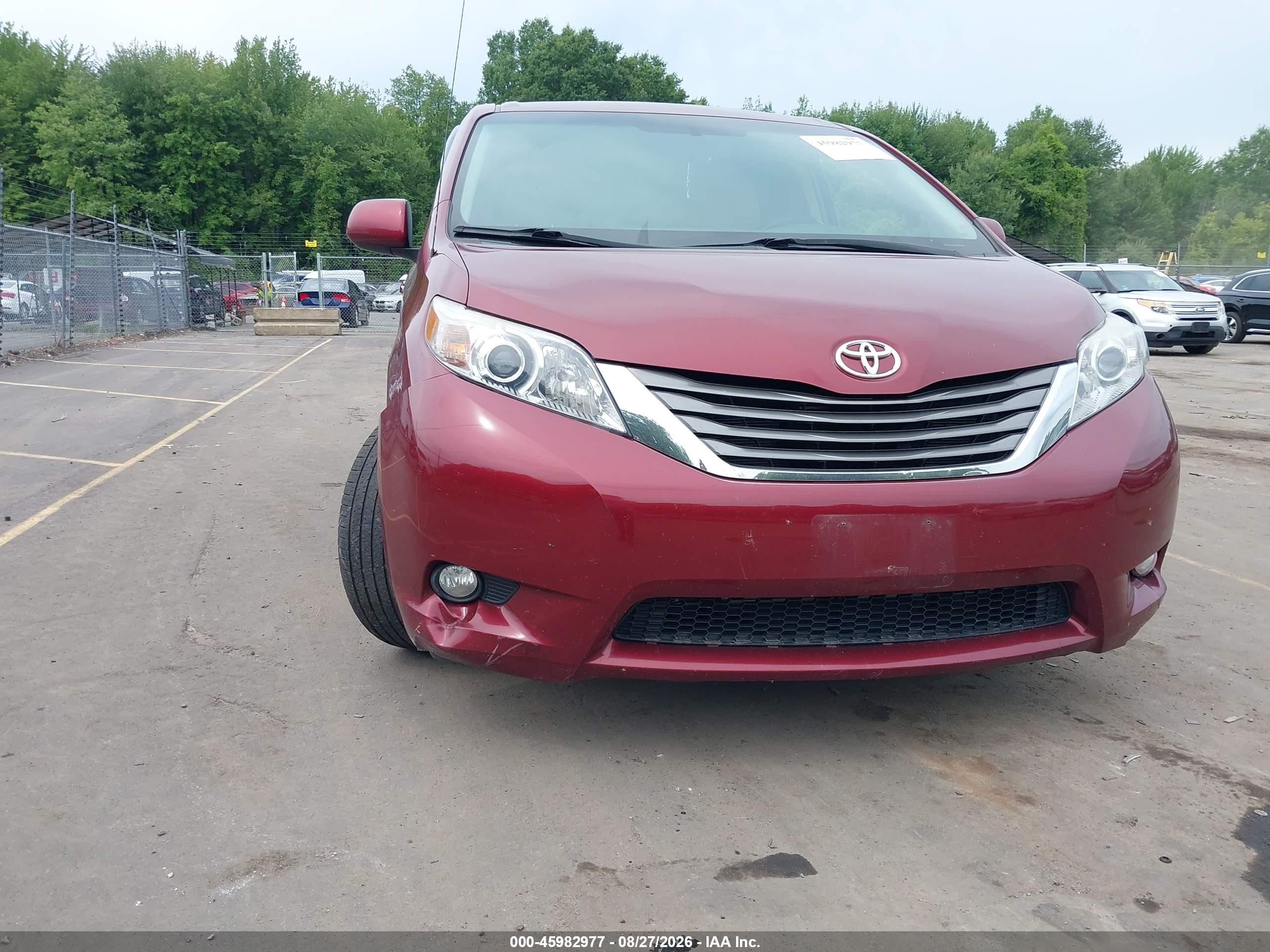 2011 Toyota Sienna Xle Red vin: 5TDDK3DCXBS007782