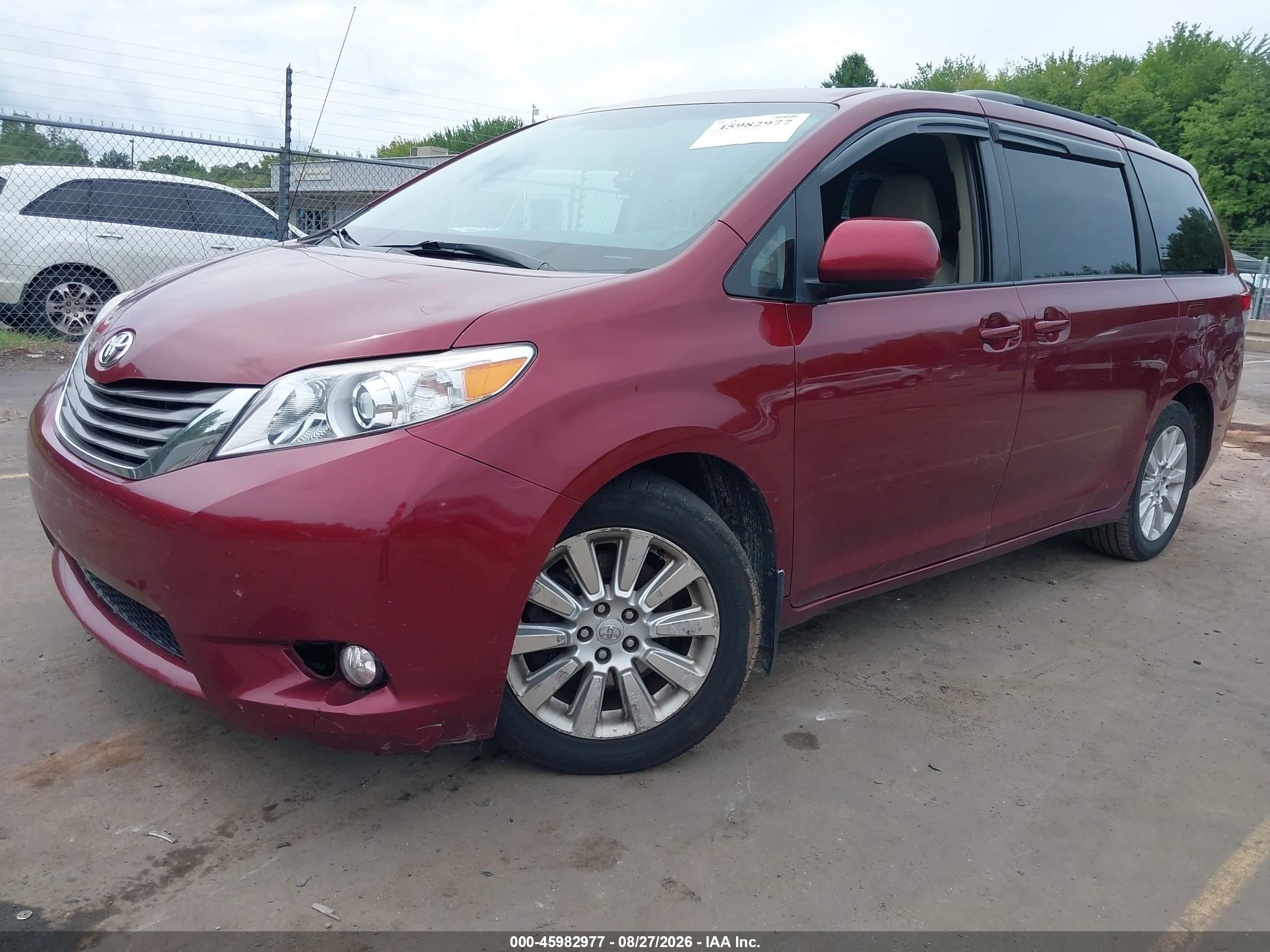 2011 Toyota Sienna Xle Red vin: 5TDDK3DCXBS007782