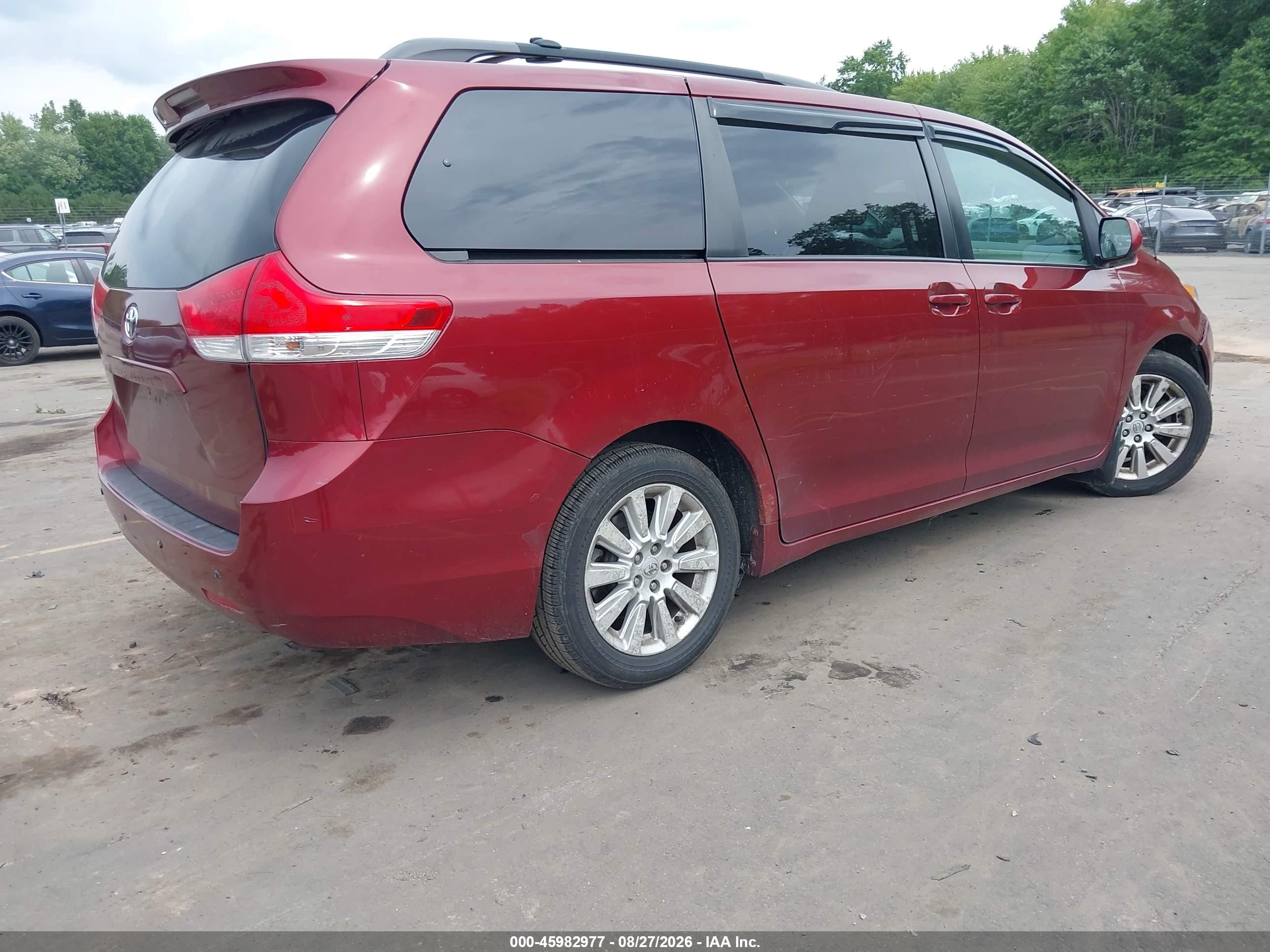2011 Toyota Sienna Xle Red vin: 5TDDK3DCXBS007782