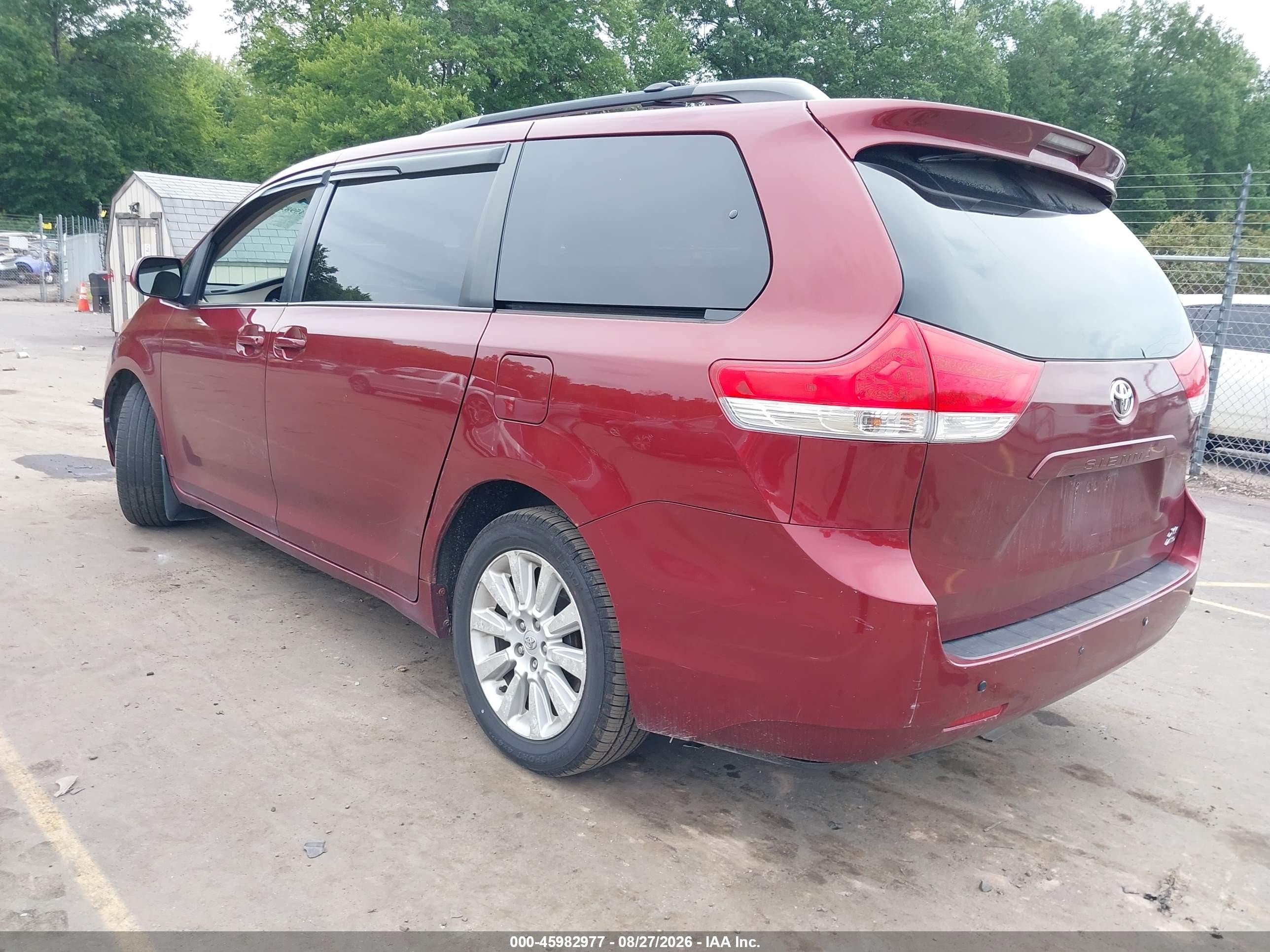 2011 Toyota Sienna Xle Red vin: 5TDDK3DCXBS007782