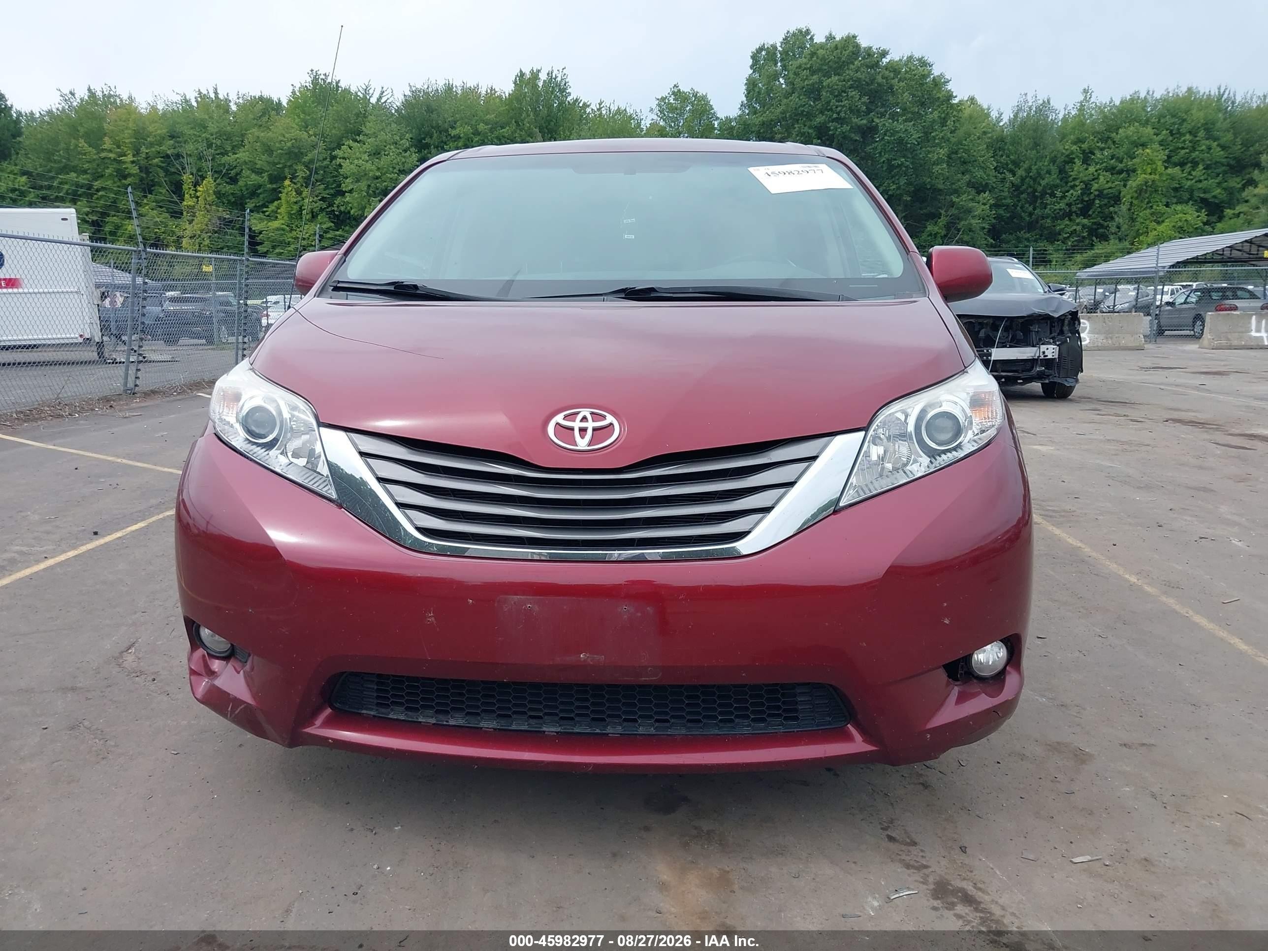 2011 Toyota Sienna Xle Red vin: 5TDDK3DCXBS007782