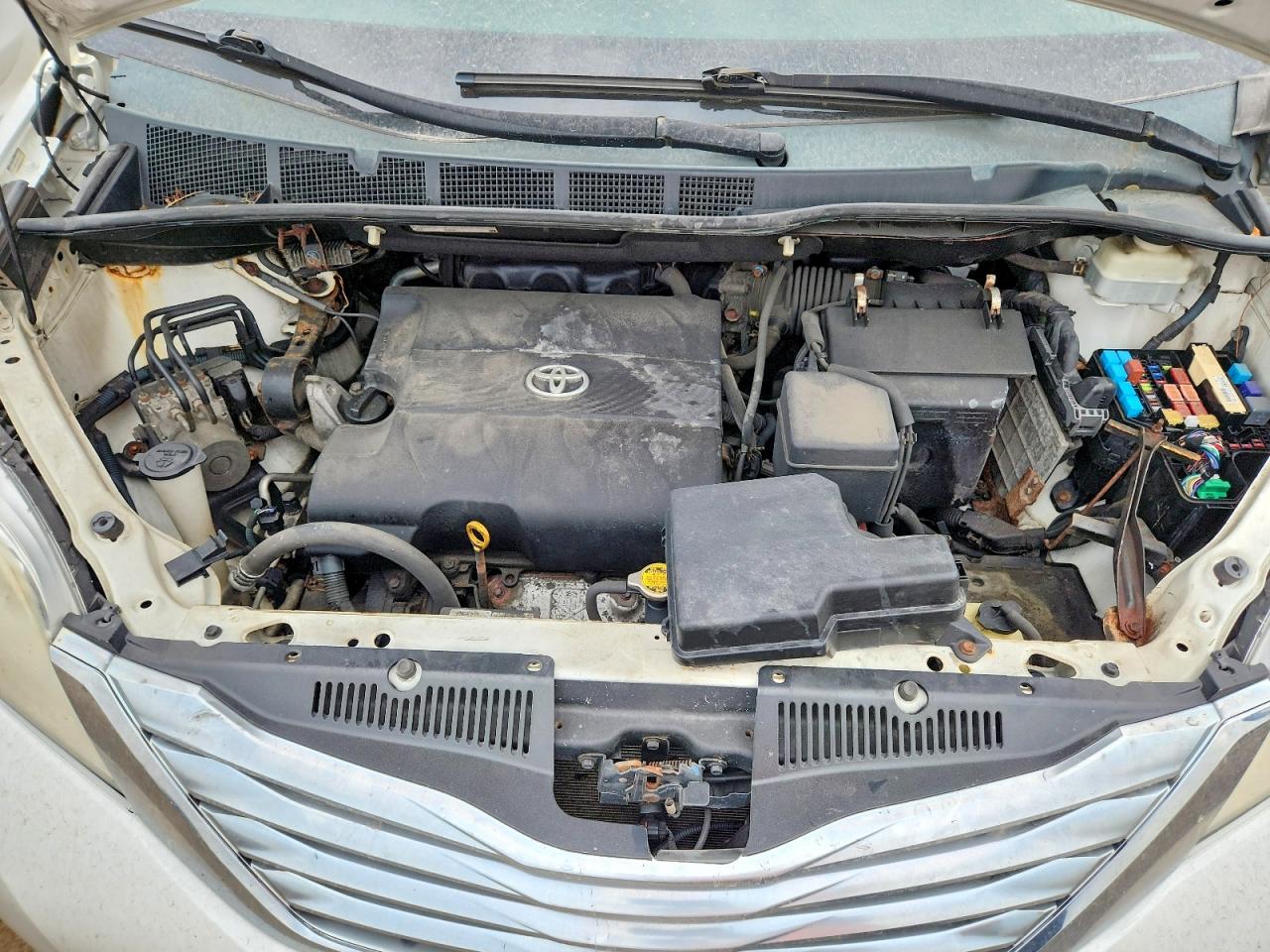 2011 Toyota Sienna Xle White vin: 5TDDK3DCXBS012691