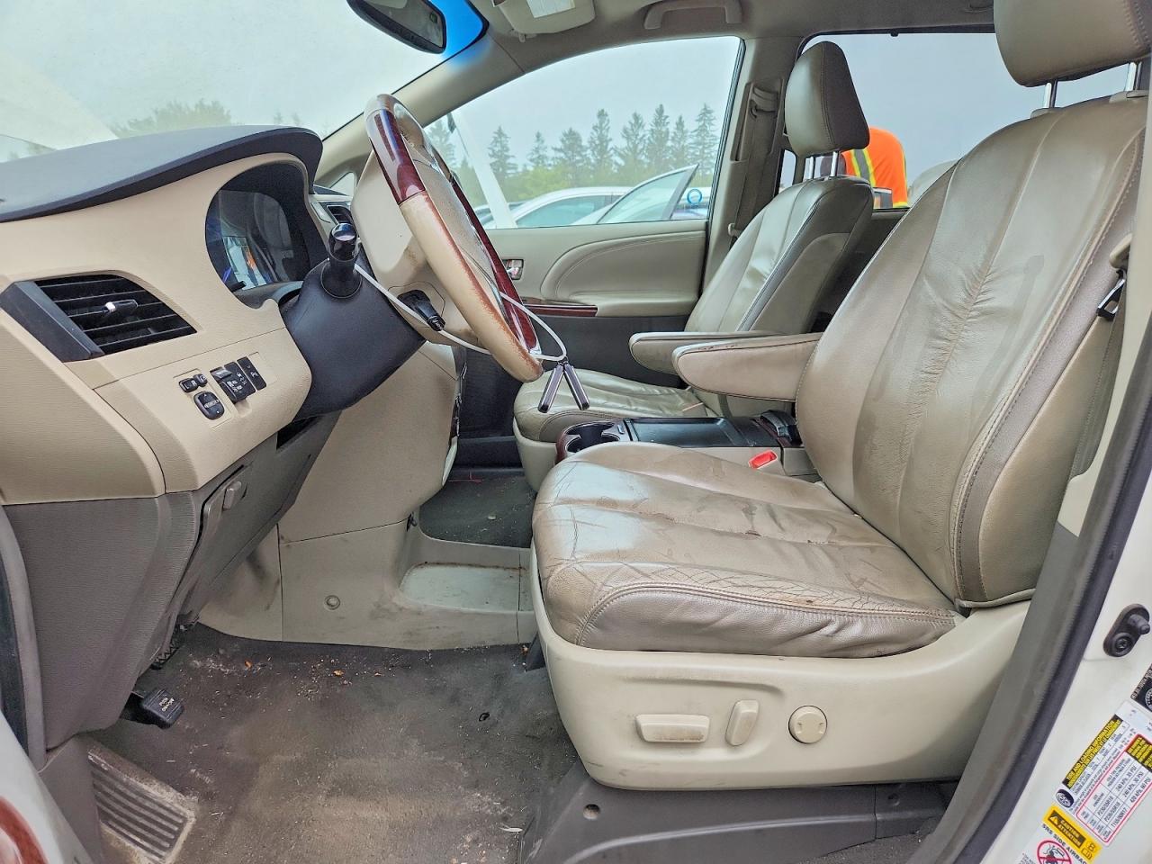 2011 Toyota Sienna Xle White vin: 5TDDK3DCXBS012691