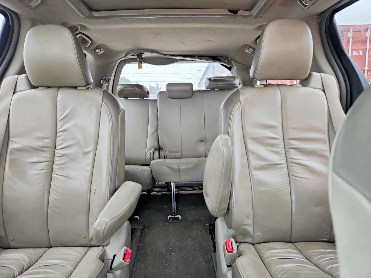 2011 Toyota Sienna Xle White vin: 5TDDK3DCXBS012691