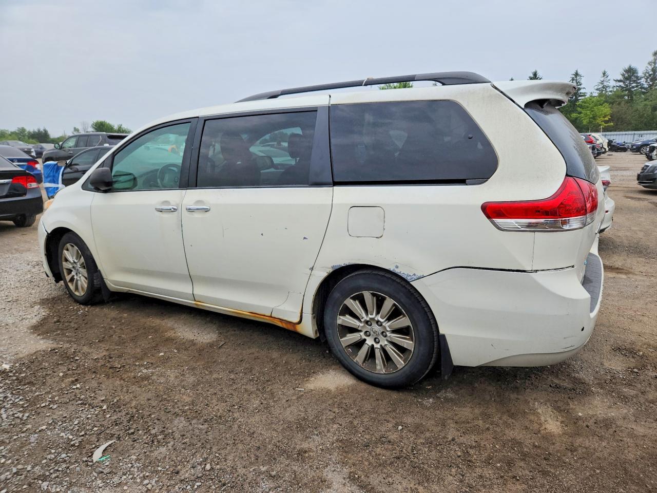 2011 Toyota Sienna Xle White vin: 5TDDK3DCXBS012691