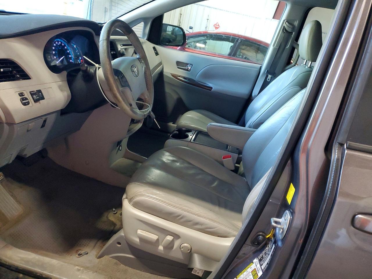 2011 Toyota Sienna Xle 7-passenger Charcoal vin: 5TDDK3DCXBS013954