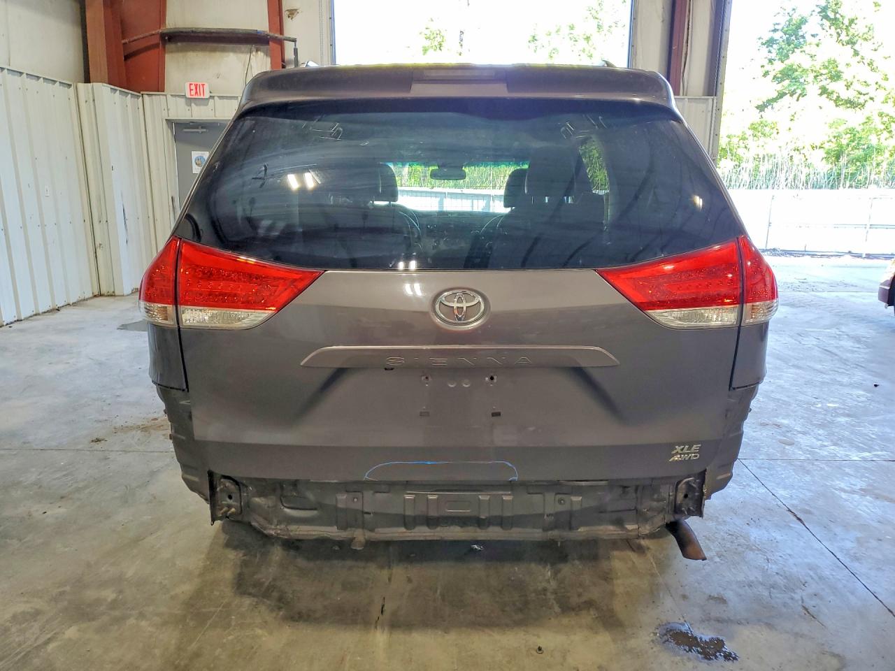 2011 Toyota Sienna Xle 7-passenger Charcoal vin: 5TDDK3DCXBS013954