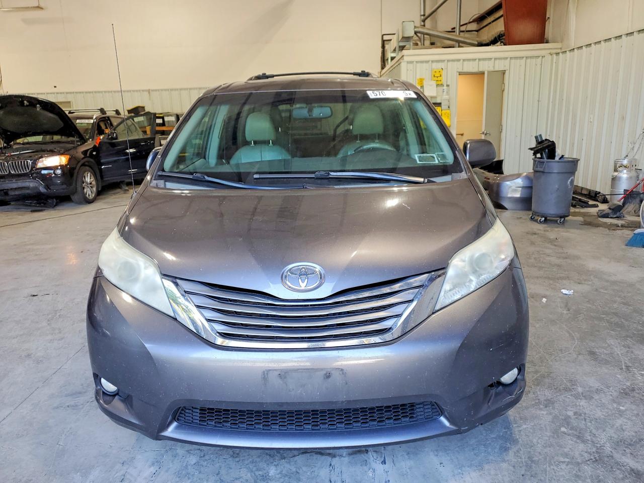2011 Toyota Sienna Xle 7-passenger Charcoal vin: 5TDDK3DCXBS013954