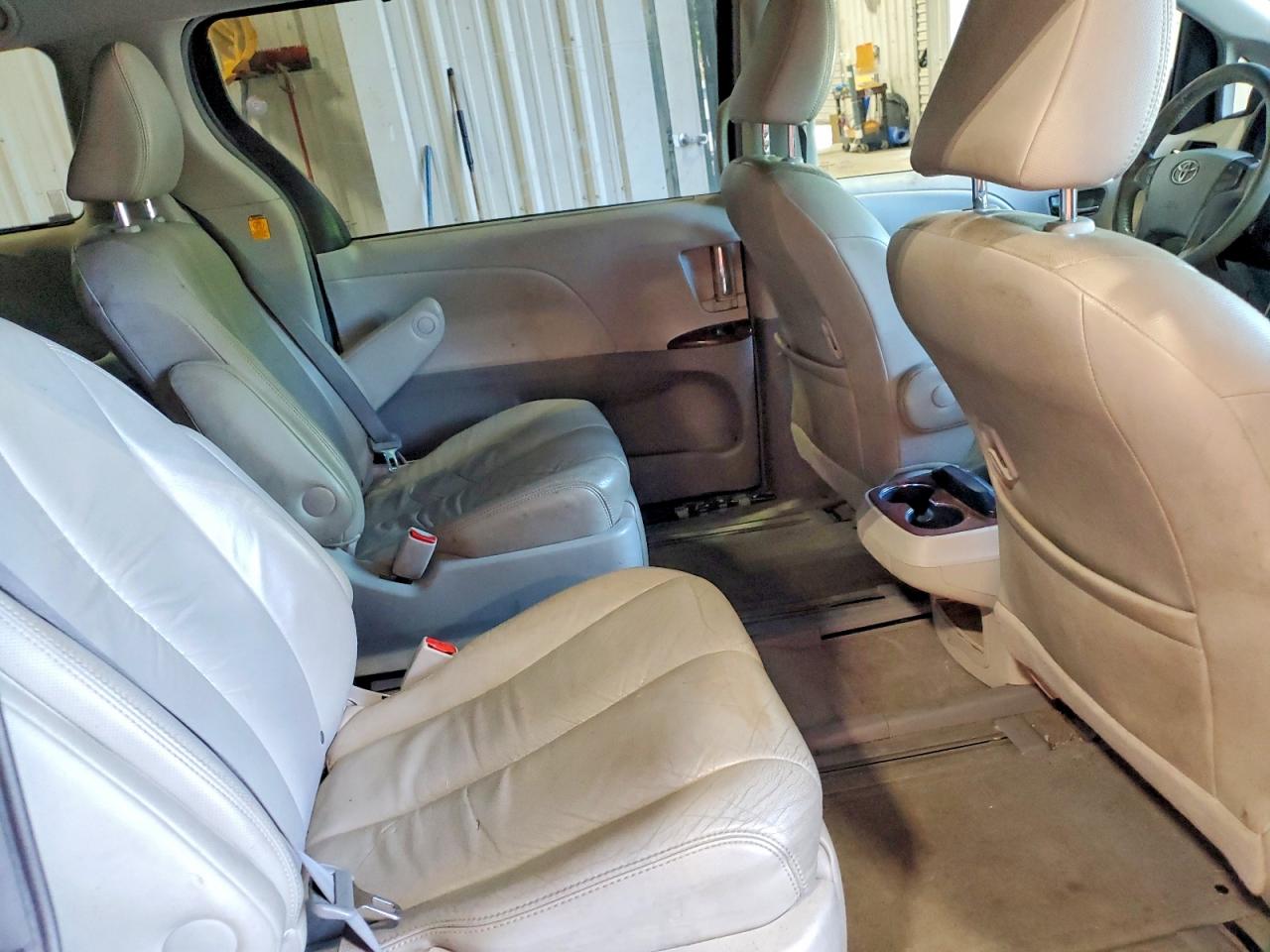 2011 Toyota Sienna Xle 7-passenger Charcoal vin: 5TDDK3DCXBS013954