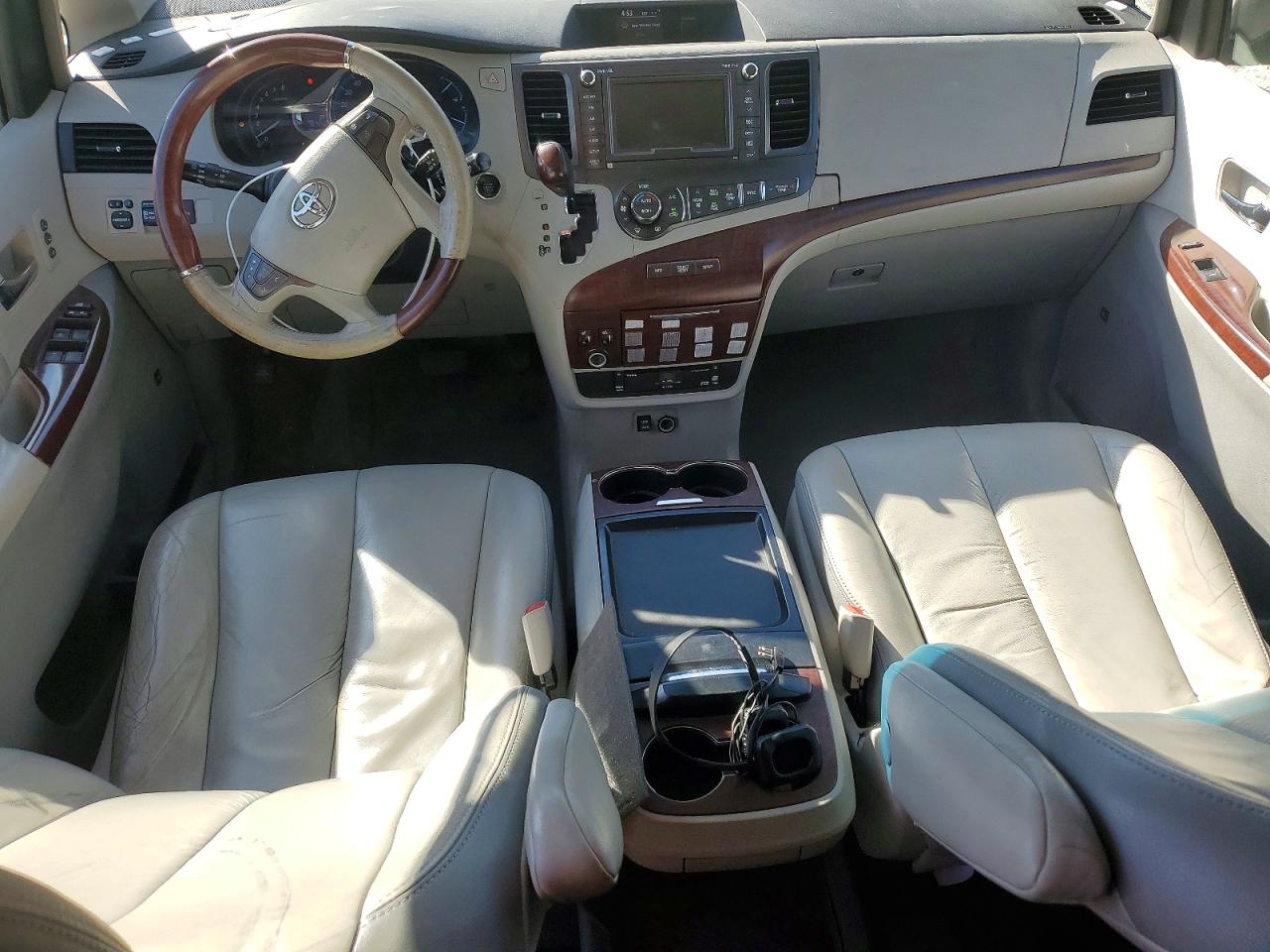 2011 Toyota Sienna Limited 7-passenger Silver vin: 5TDDK3DCXBS018250