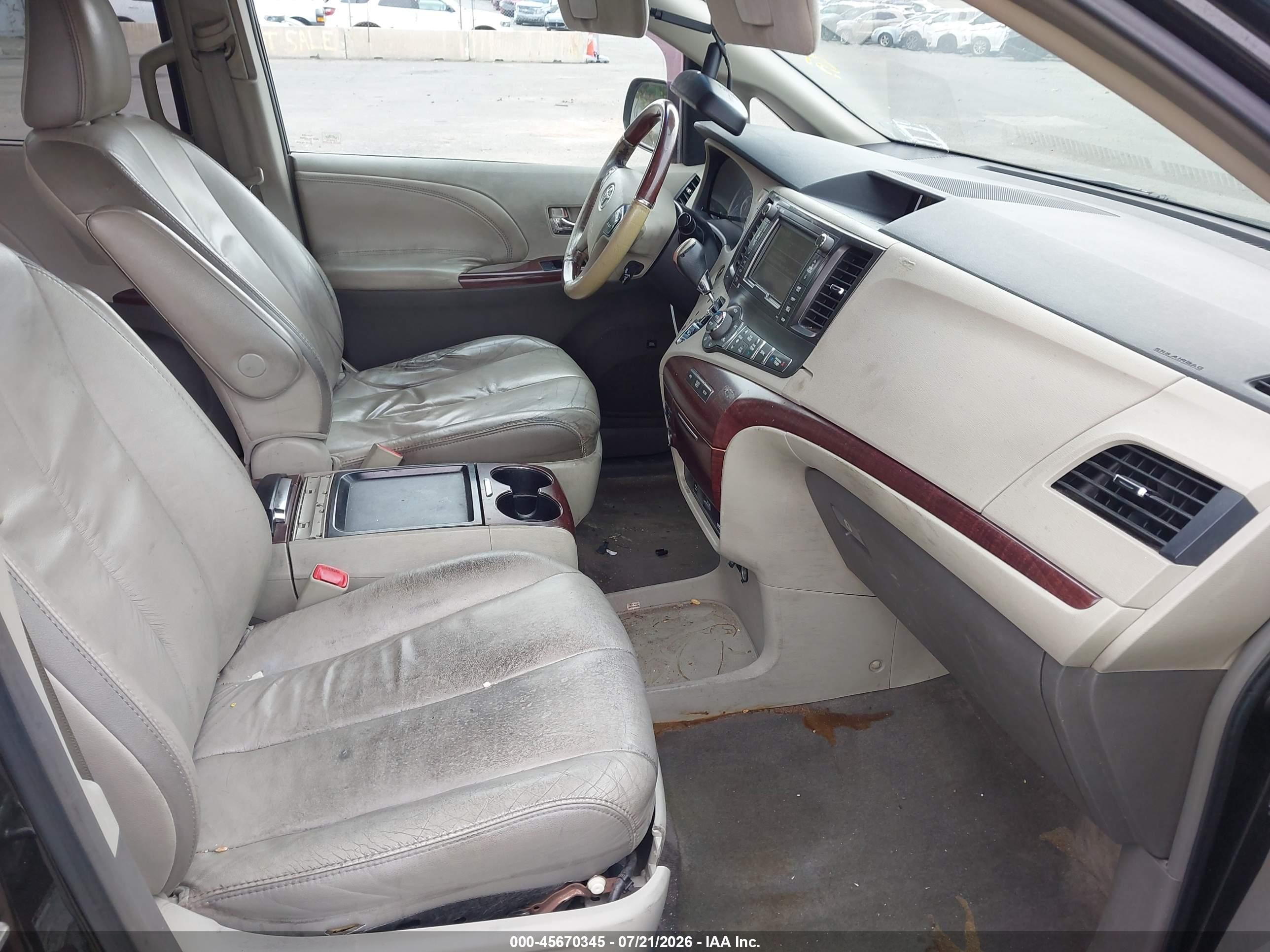 2011 Toyota Sienna Limited Black vin: 5TDDK3DCXBS019835