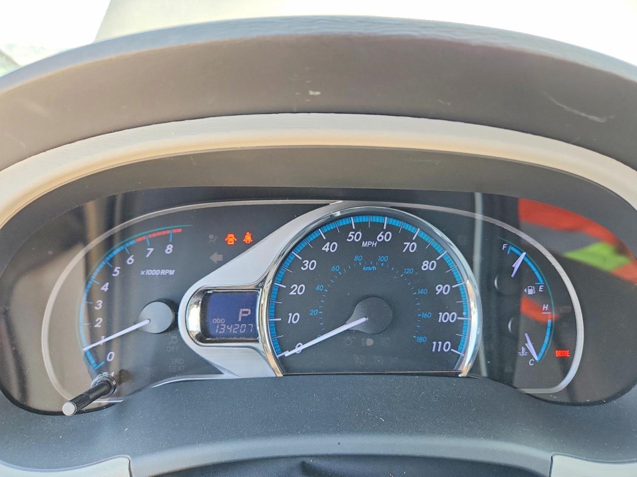 2011 Toyota Sienna Limited 7-passenger Silver vin: 5TDDK3DCXBS022895