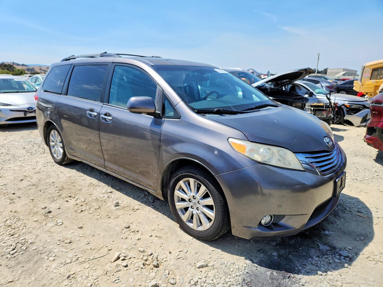 2011 Toyota Sienna Limited 7-passenger Silver vin: 5TDDK3DCXBS022895